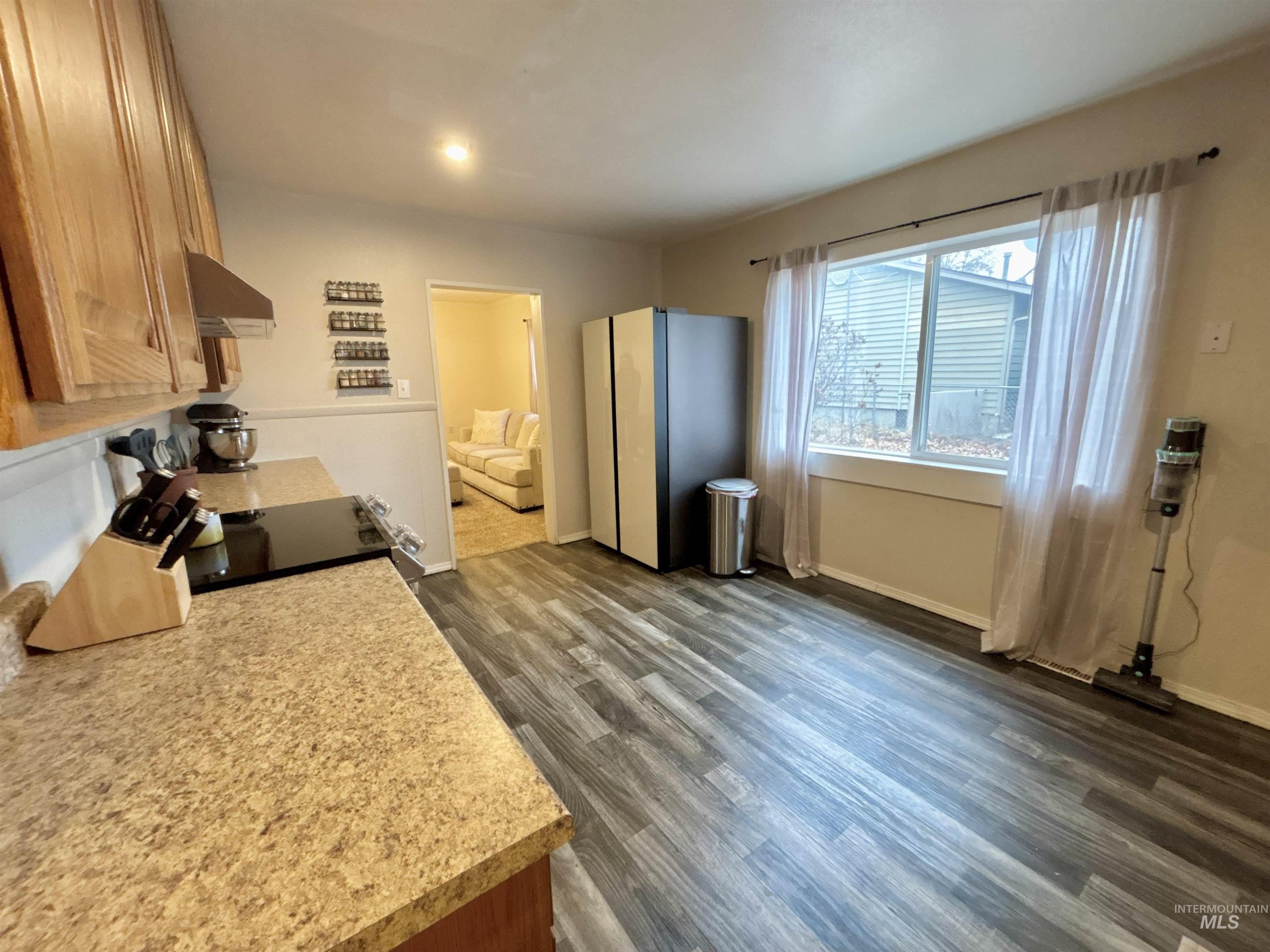 590/ 590 1/2 N 9th E Property Photo 15