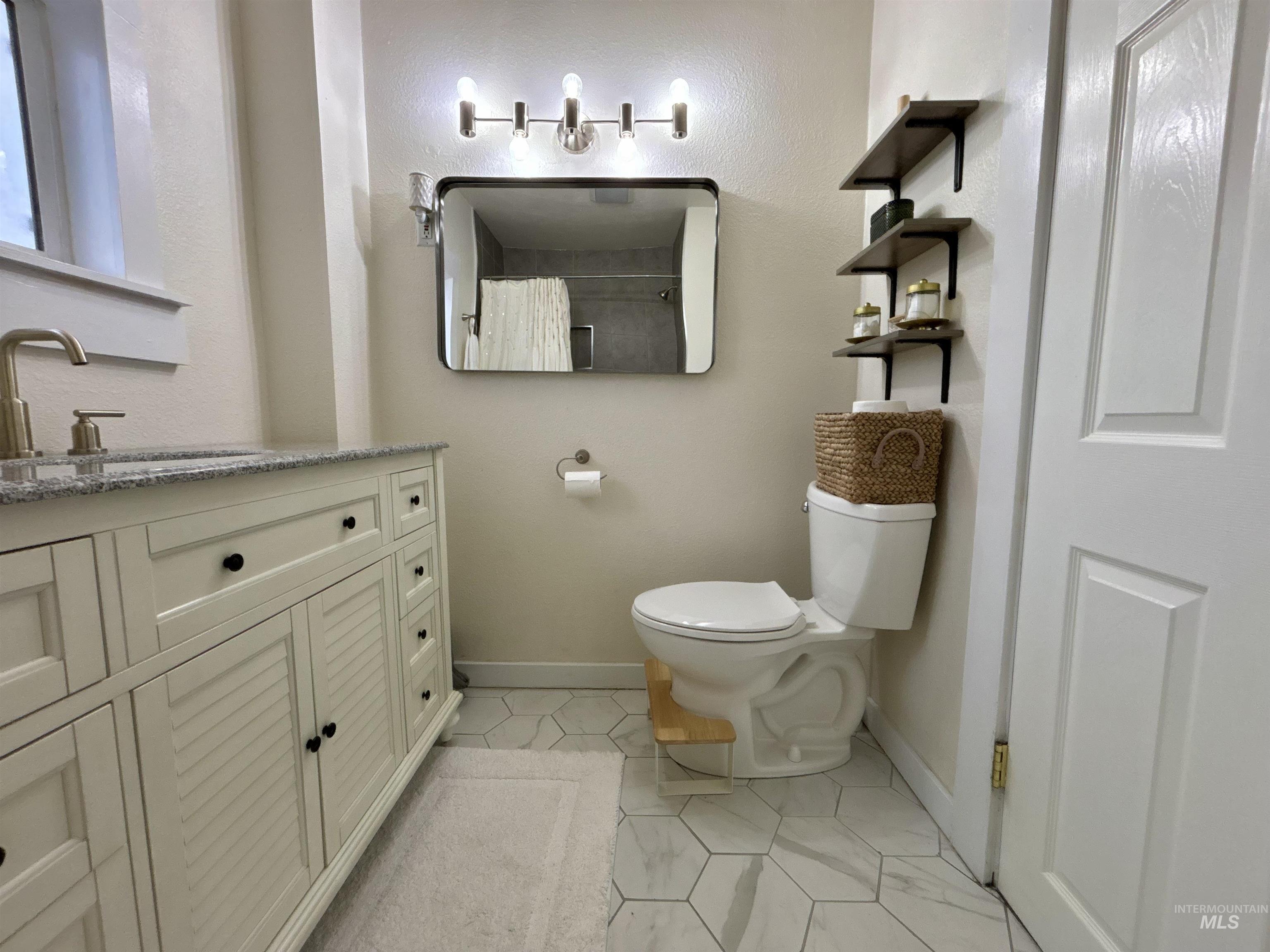 590/ 590 1/2 N 9th E Property Photo 20