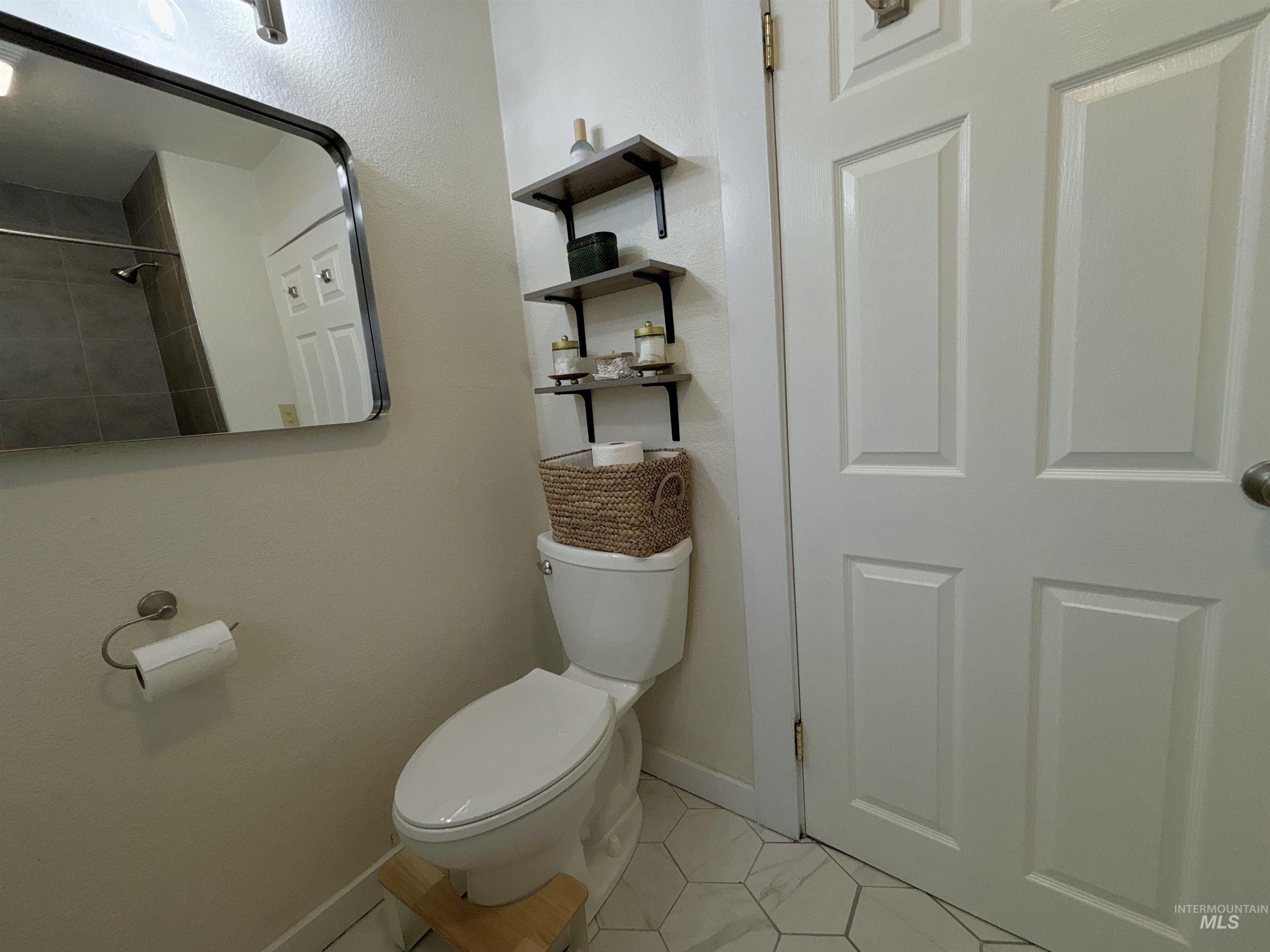 590/ 590 1/2 N 9th E Property Photo 23