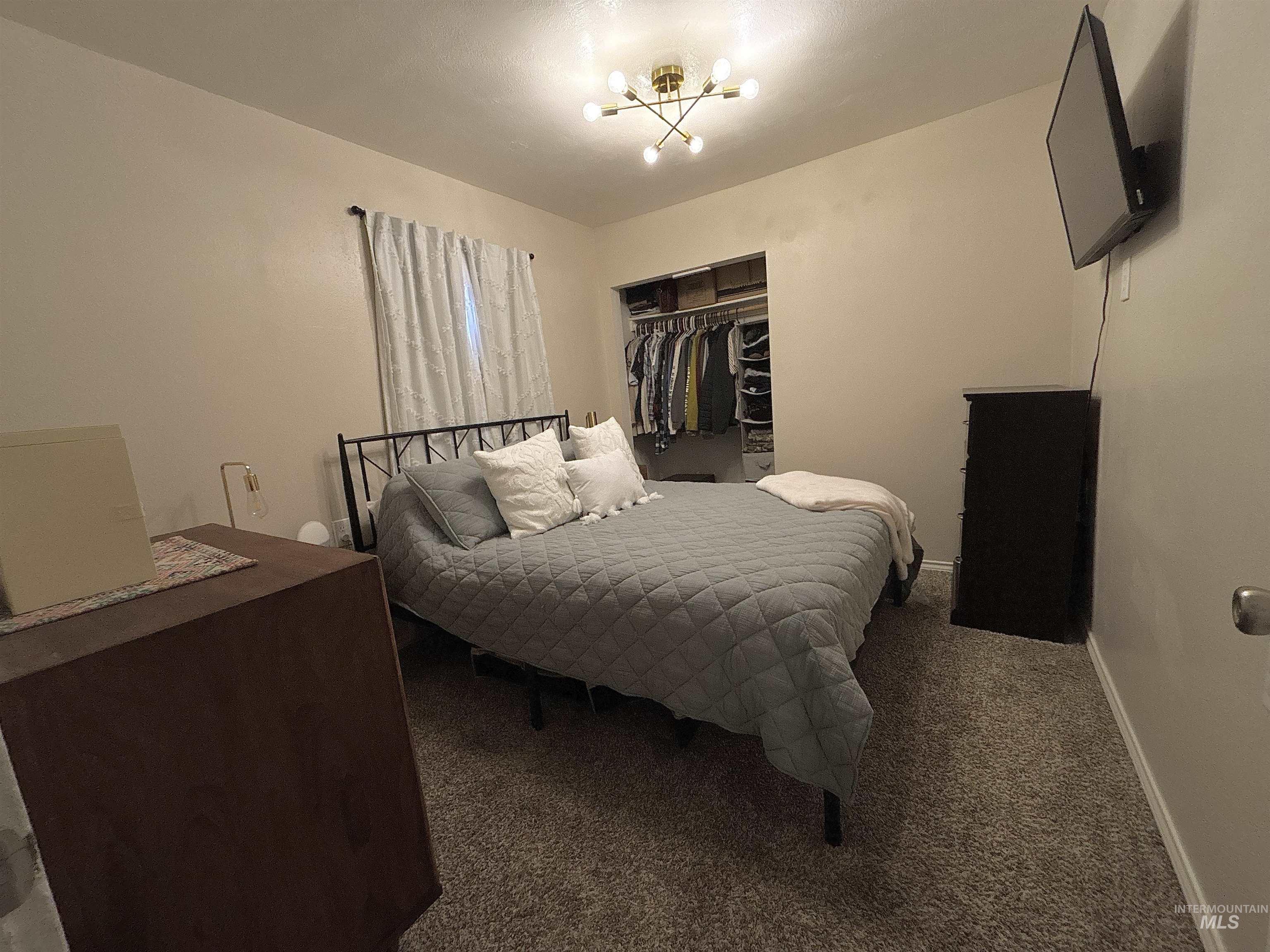 590/ 590 1/2 N 9th E Property Photo 24
