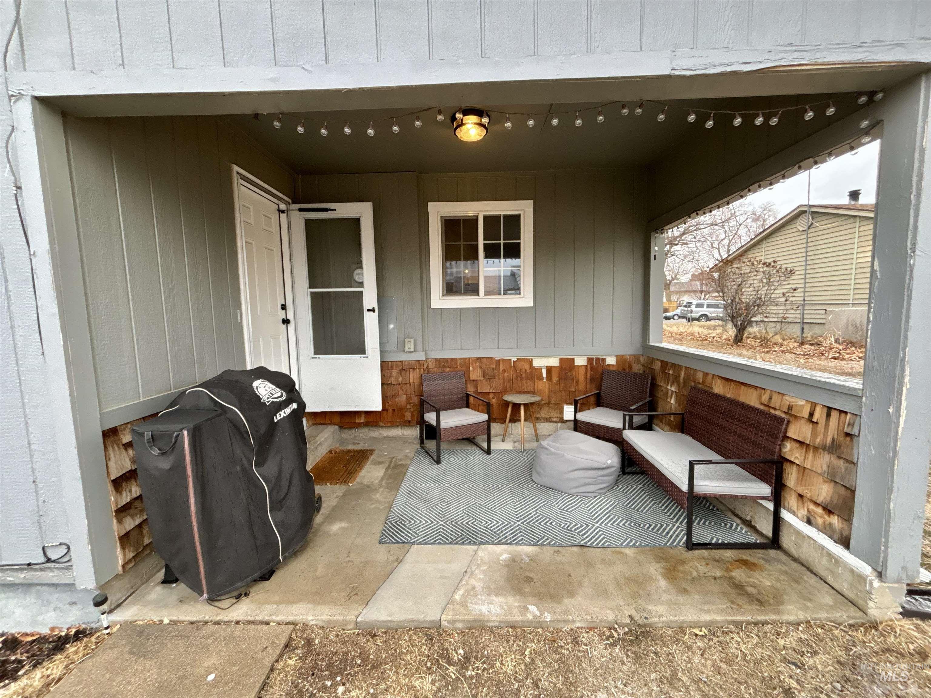 590/ 590 1/2 N 9th E Property Photo 33