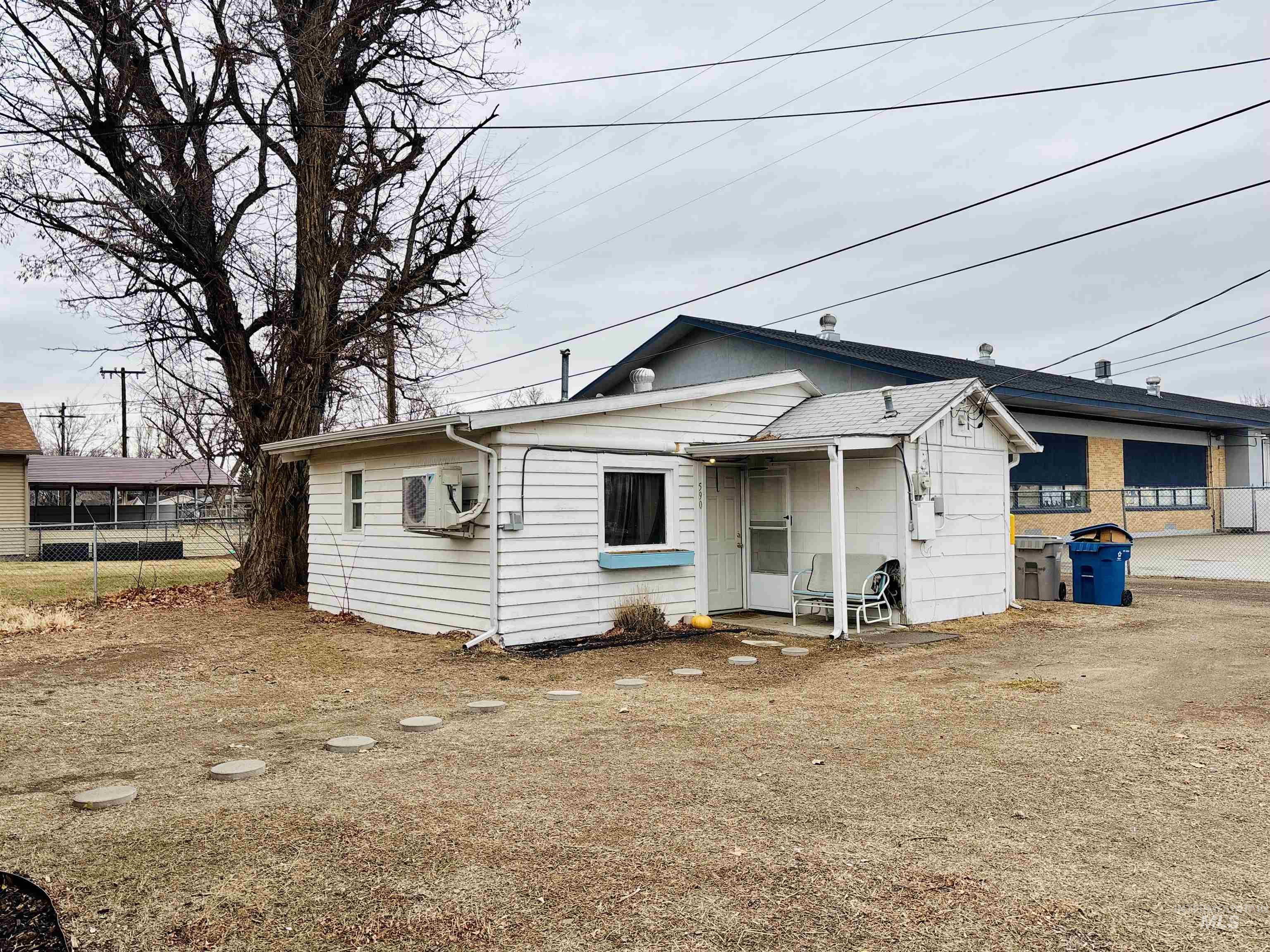 590/ 590 1/2 N 9th E Property Photo 35