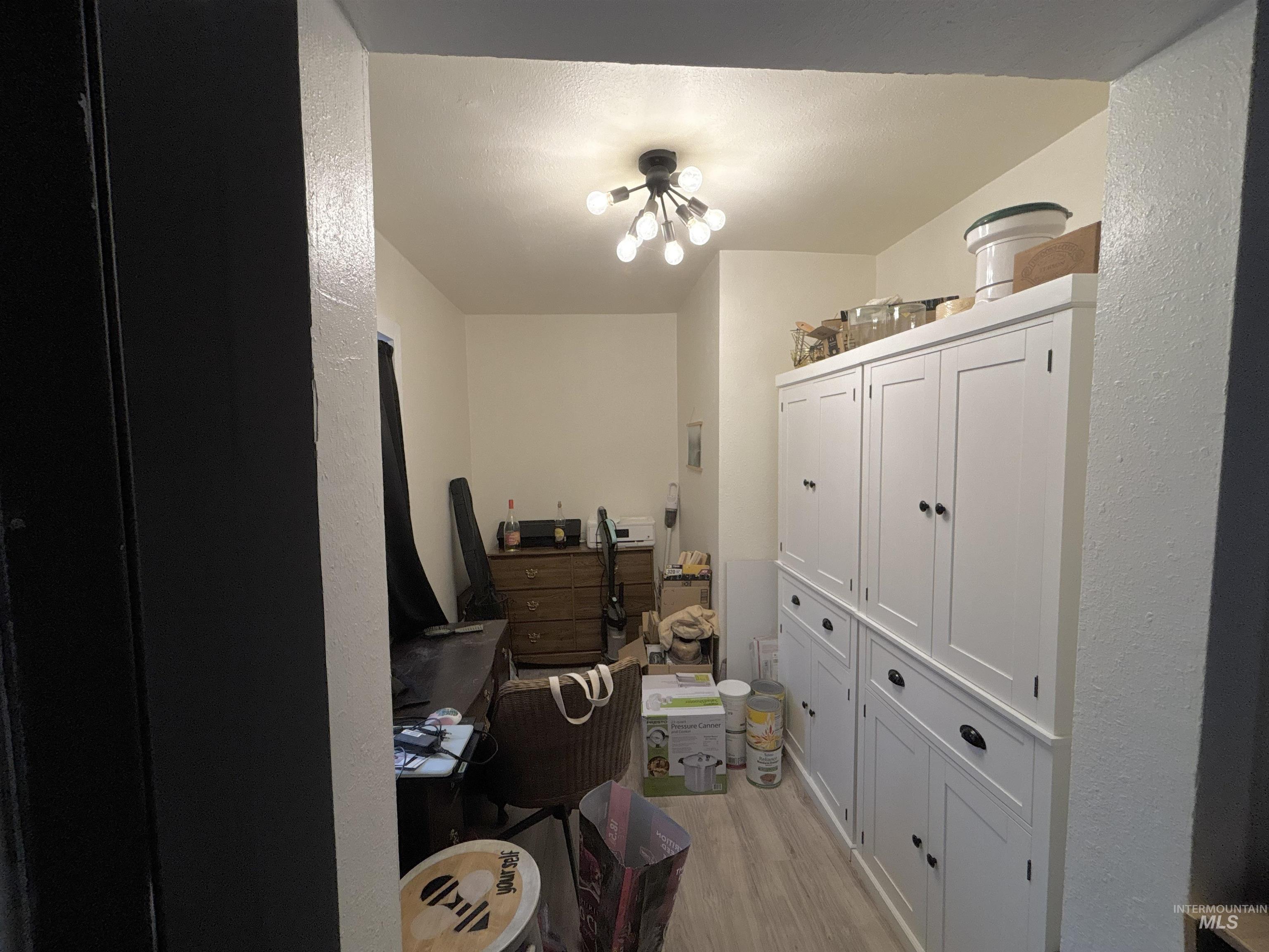590/ 590 1/2 N 9th E Property Photo 41