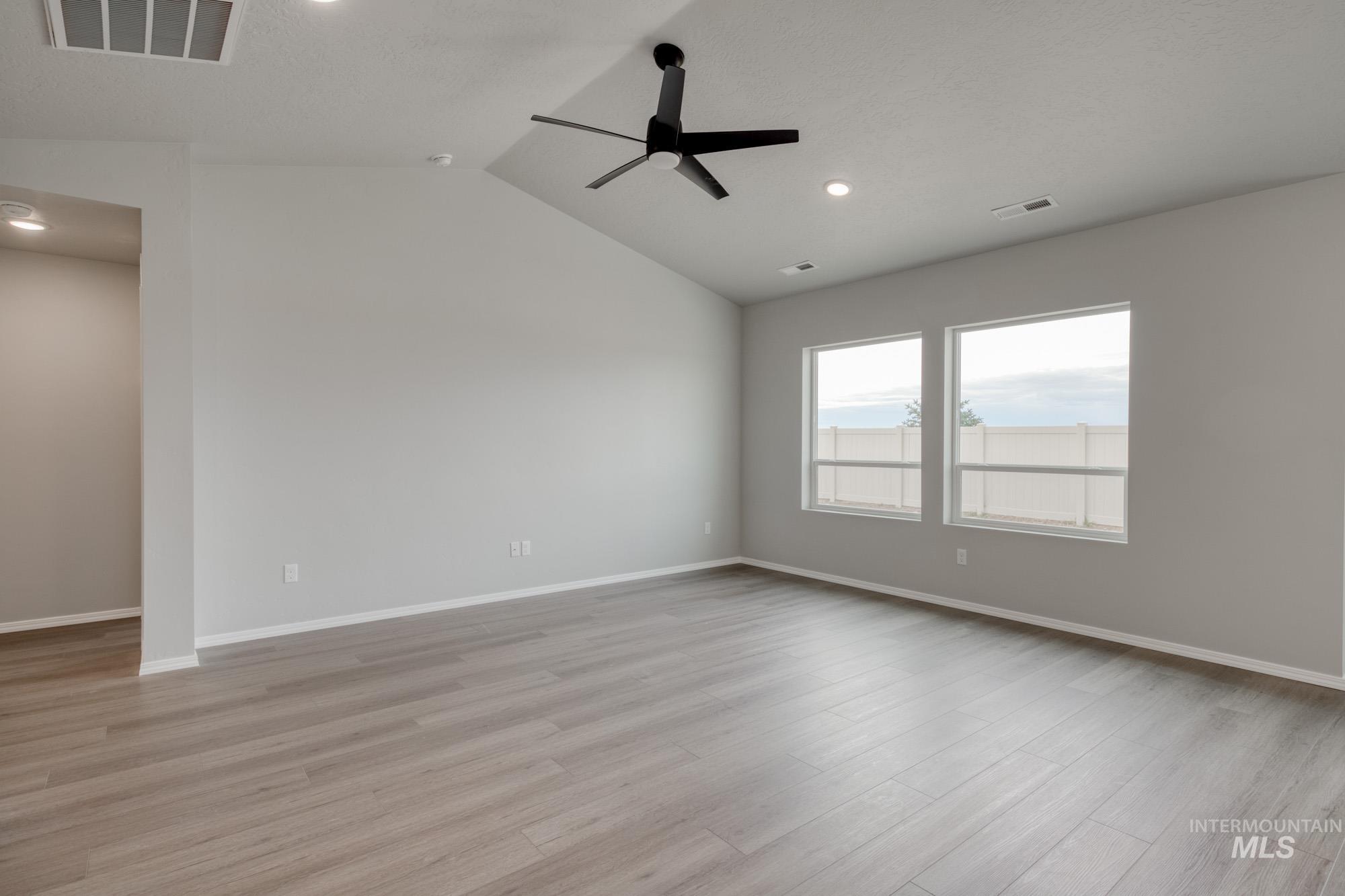 2408 W Minerva St Property Photo 9