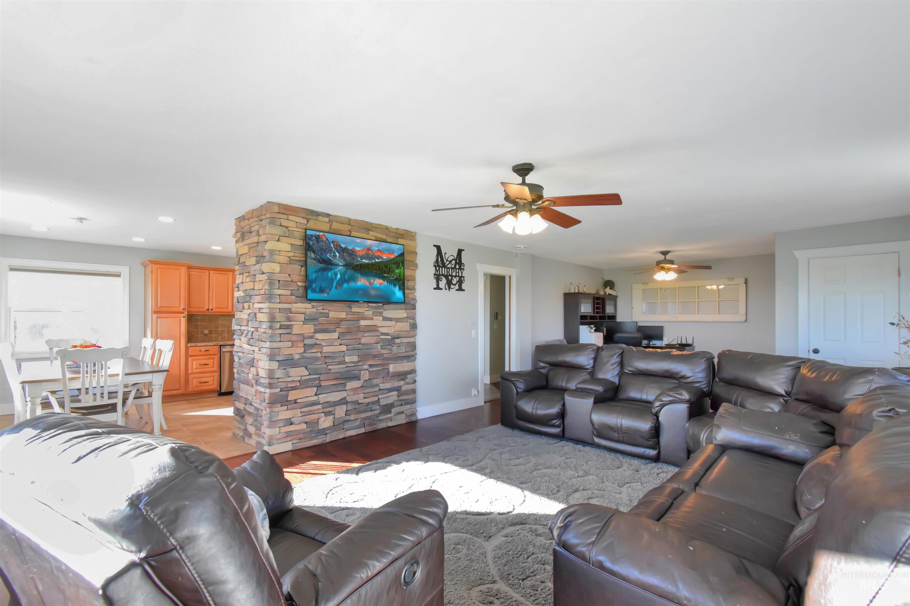 330 S 400 W Property Photo 5
