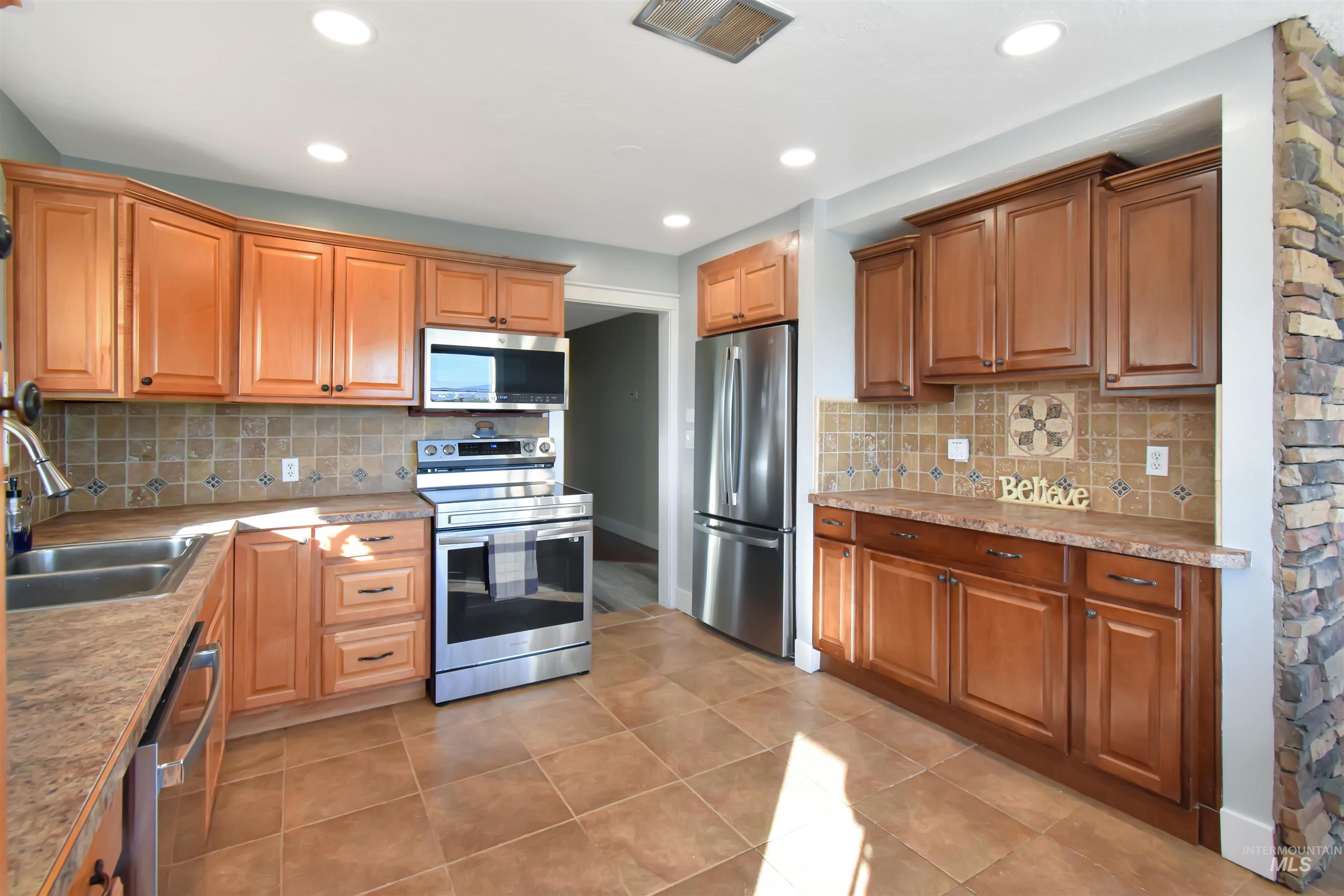 330 S 400 W Property Photo 7