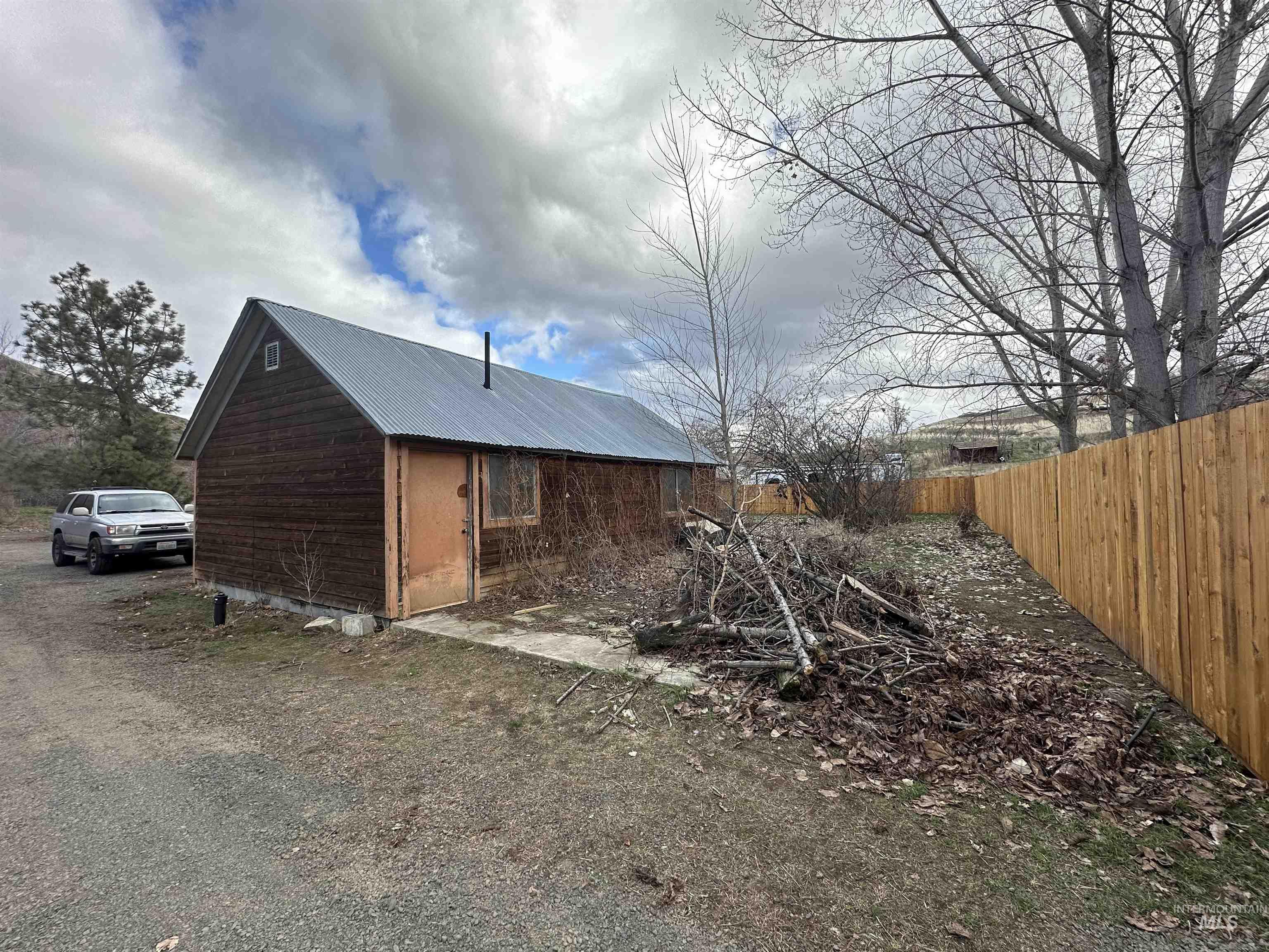 535 Costley Lane Property Photo 12