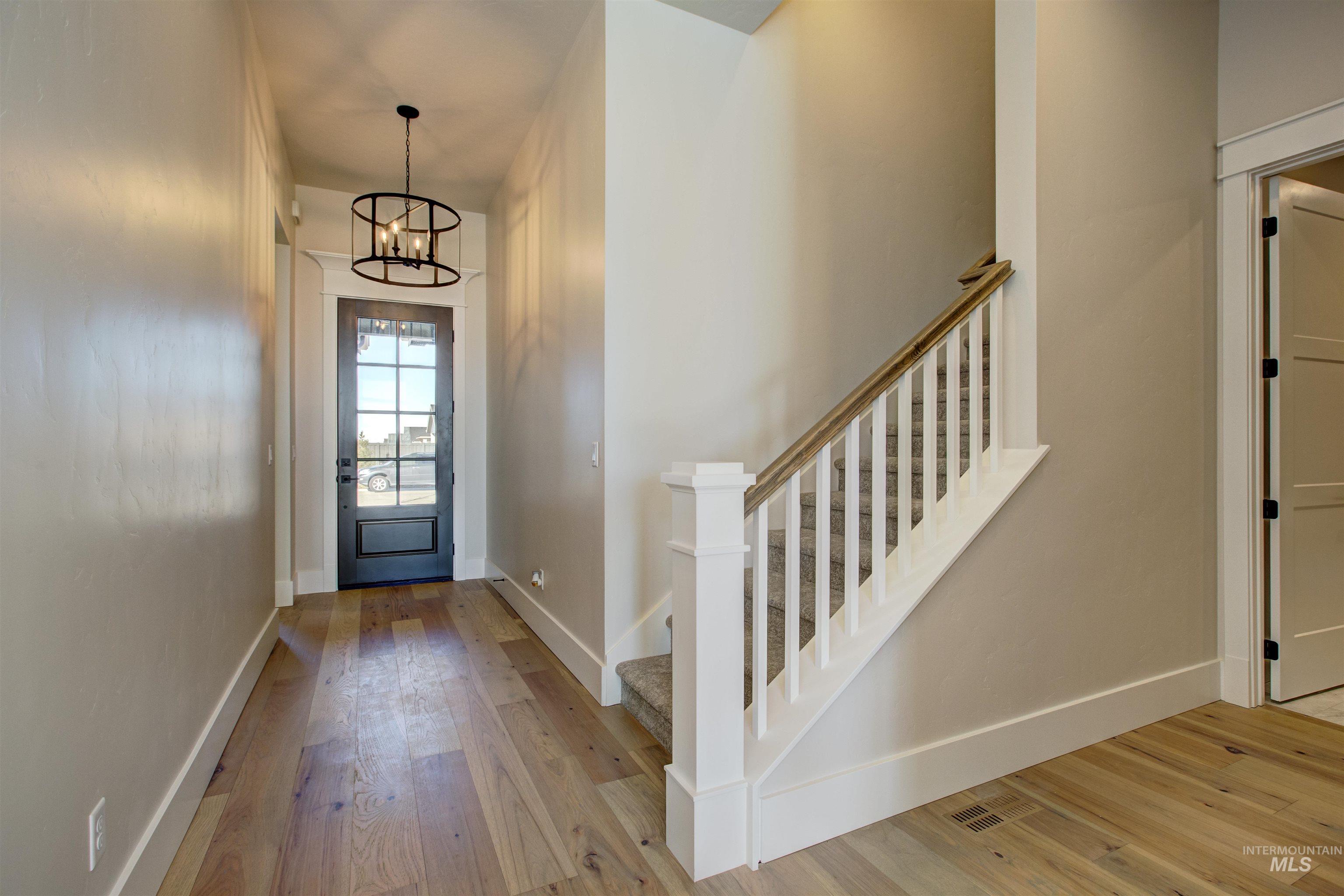 4233 N Bryant Way Property Photo 3