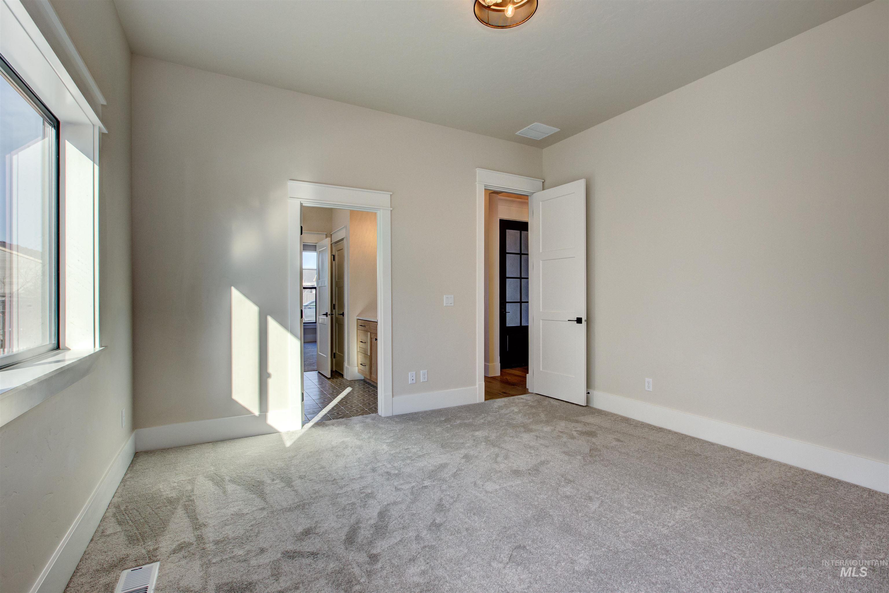 4233 N Bryant Way Property Photo 7