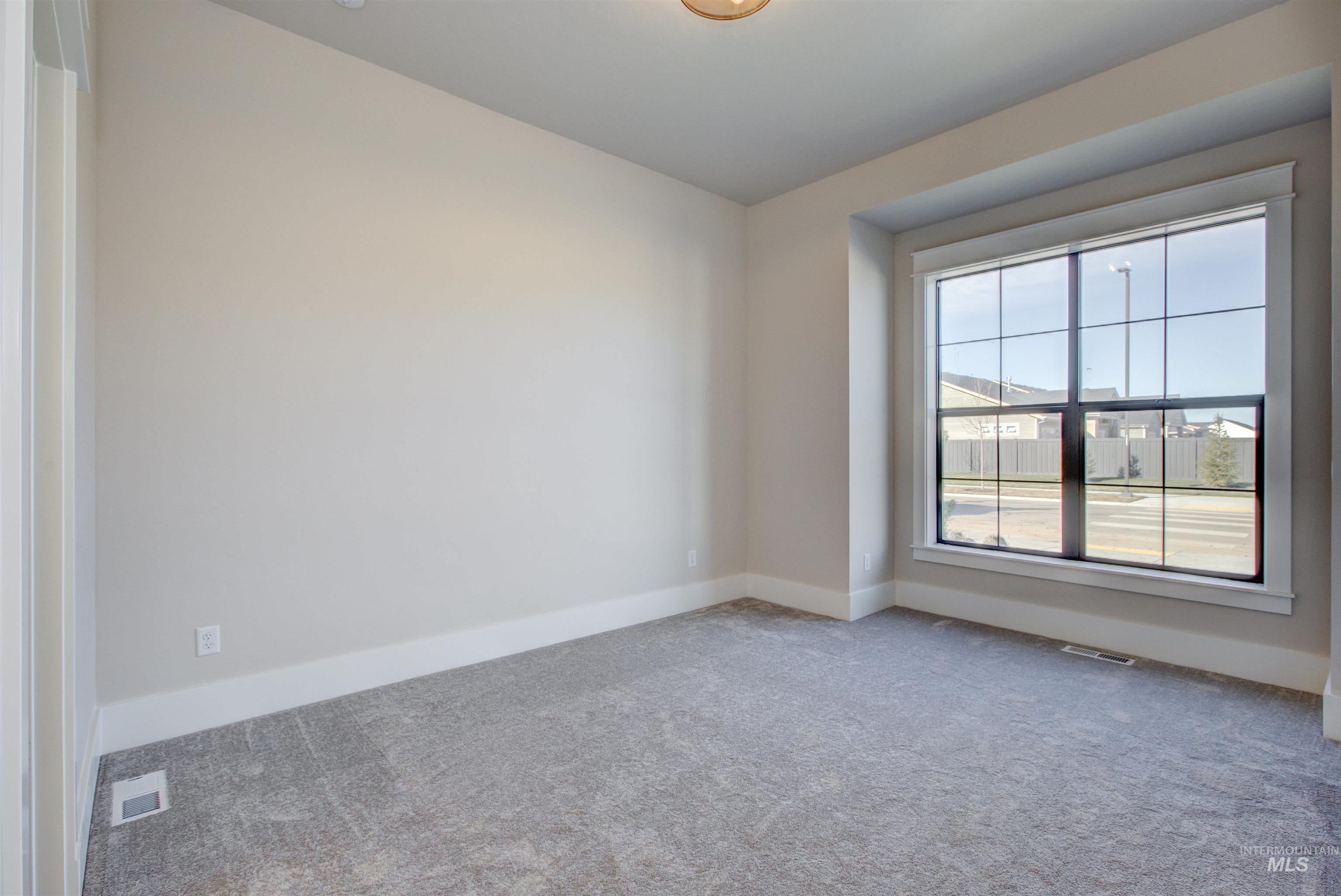 4233 N Bryant Way Property Photo 10