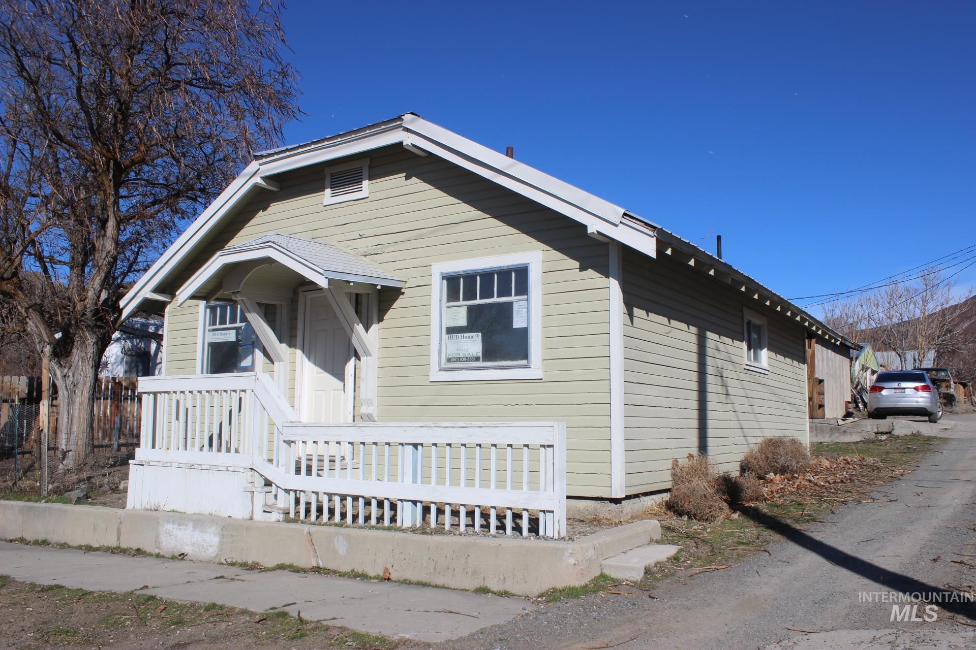 340 E 1st St Property Photo