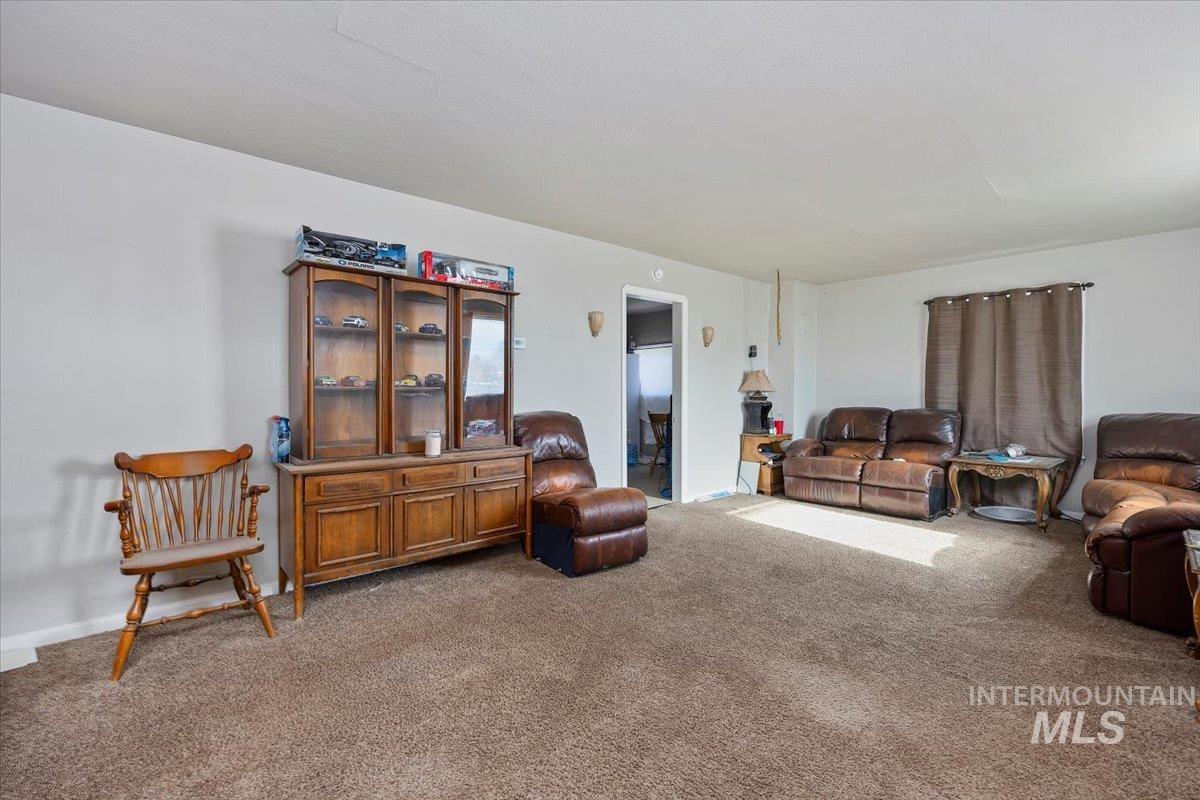 204 E 5th Street Property Photo 7