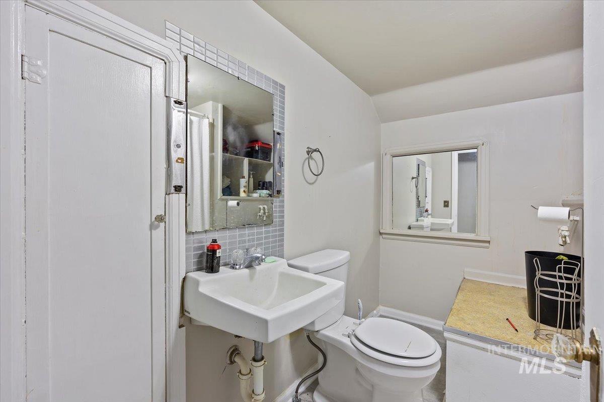 204 E 5th Street Property Photo 15