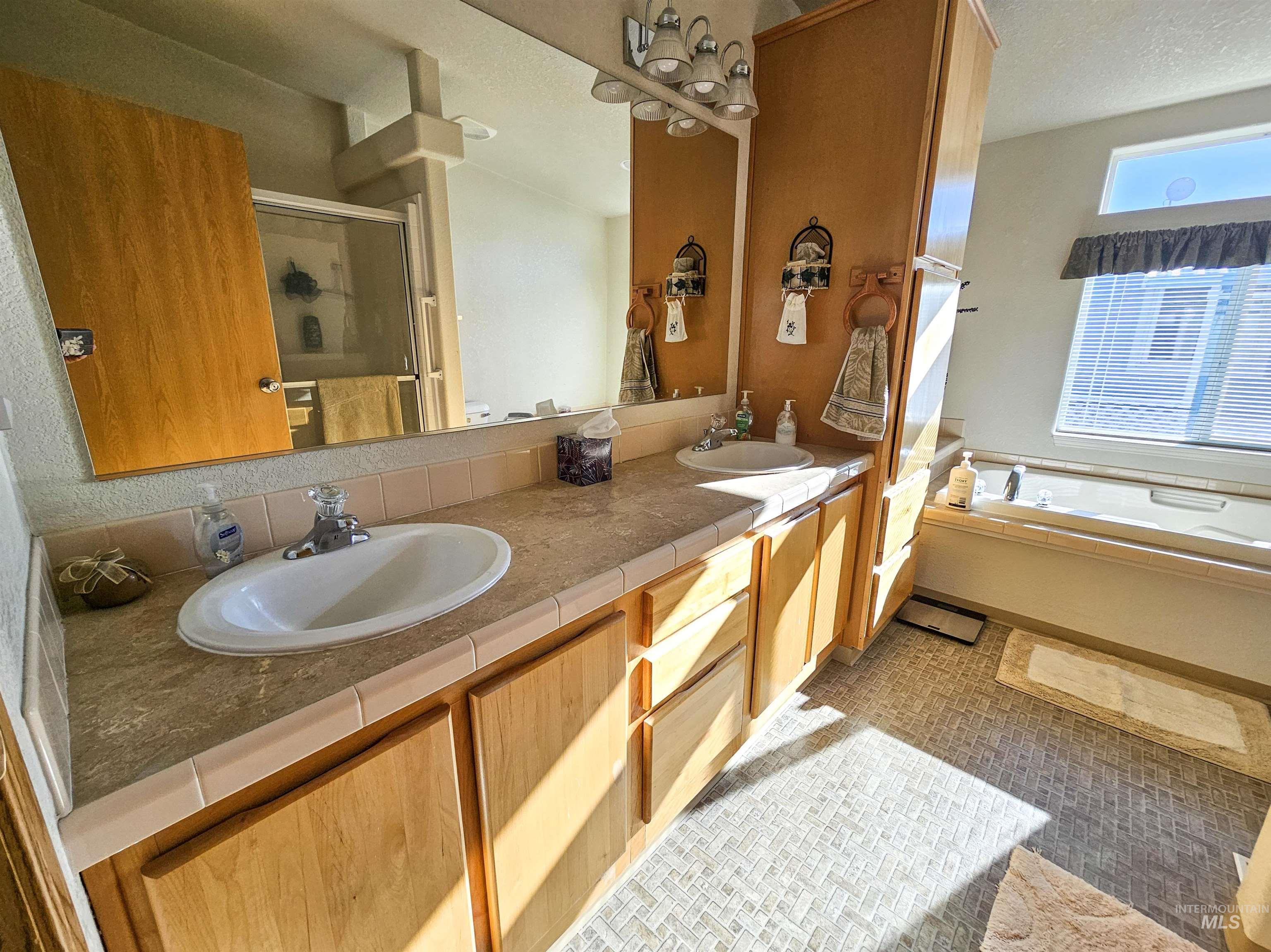 2115 6th Avenue Property Photo 22
