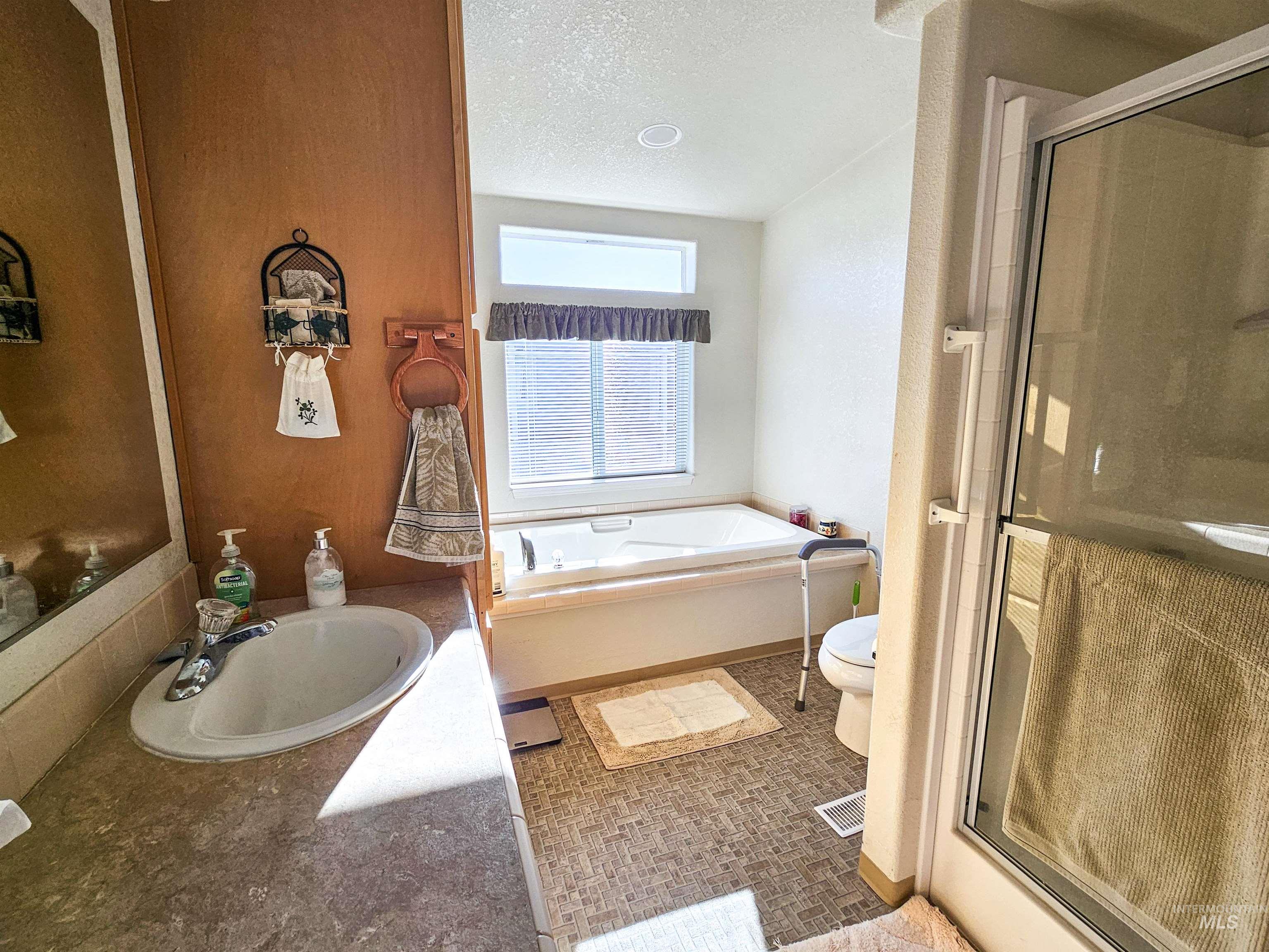2115 6th Avenue Property Photo 23