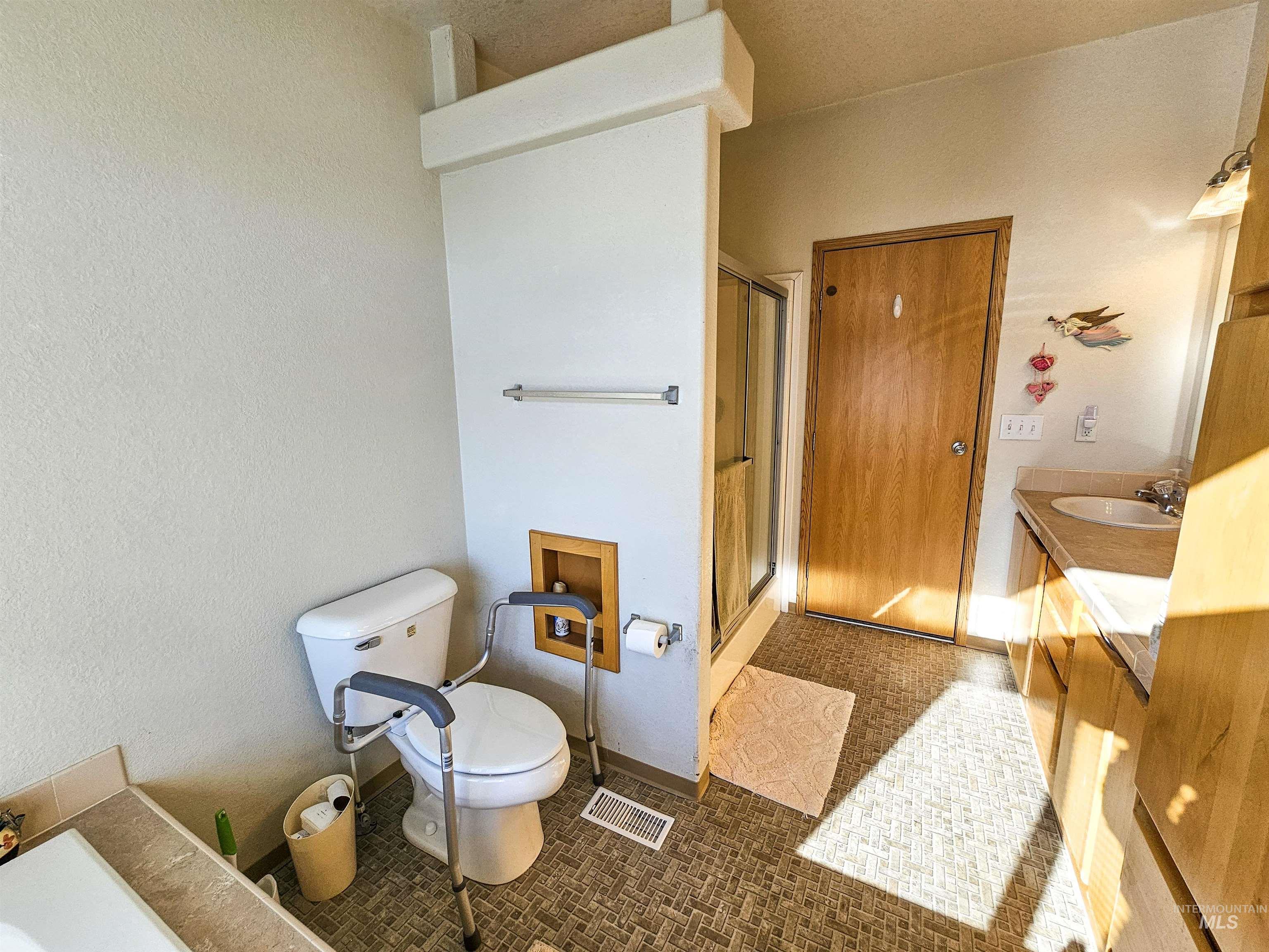 2115 6th Avenue Property Photo 25