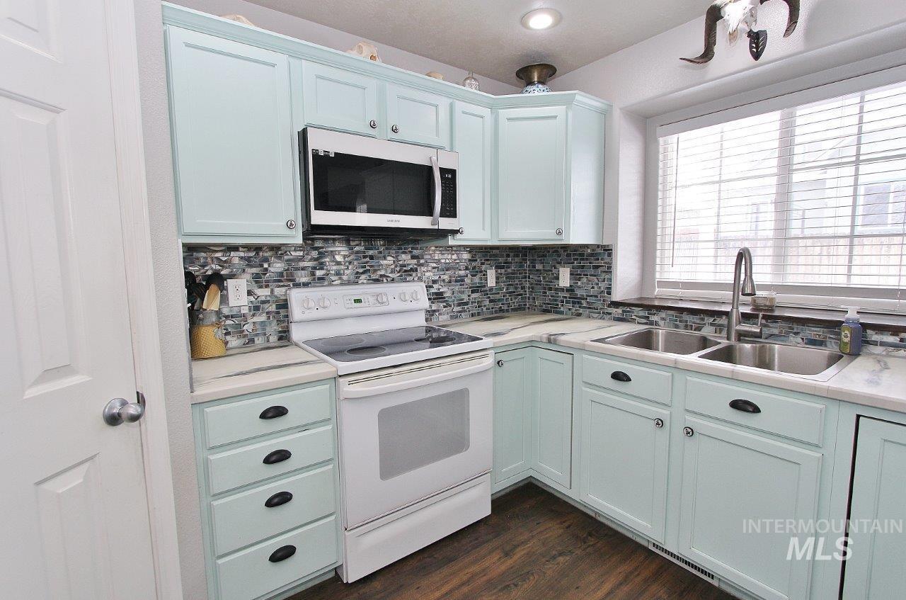 1604 N Buckler Way Property Photo 8