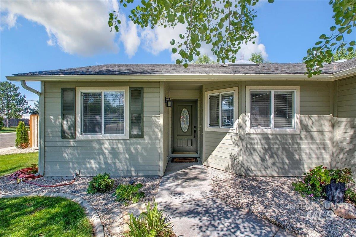2402 E Tiger Lily Dr Property Photo