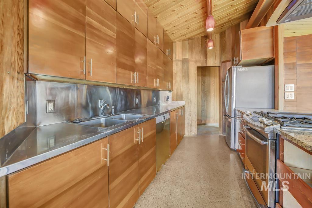 3625 N 3475 E Property Photo 11