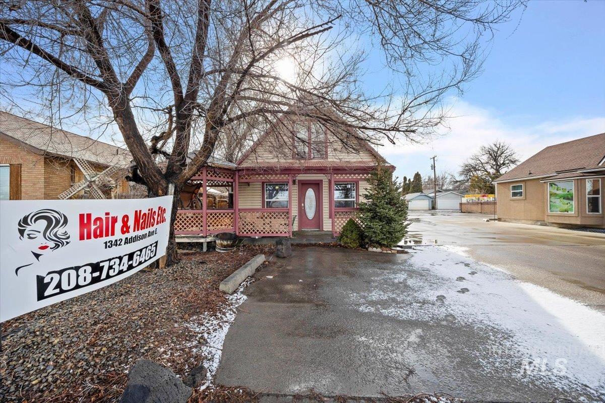 1342 E Addison Avenue Property Photo 2