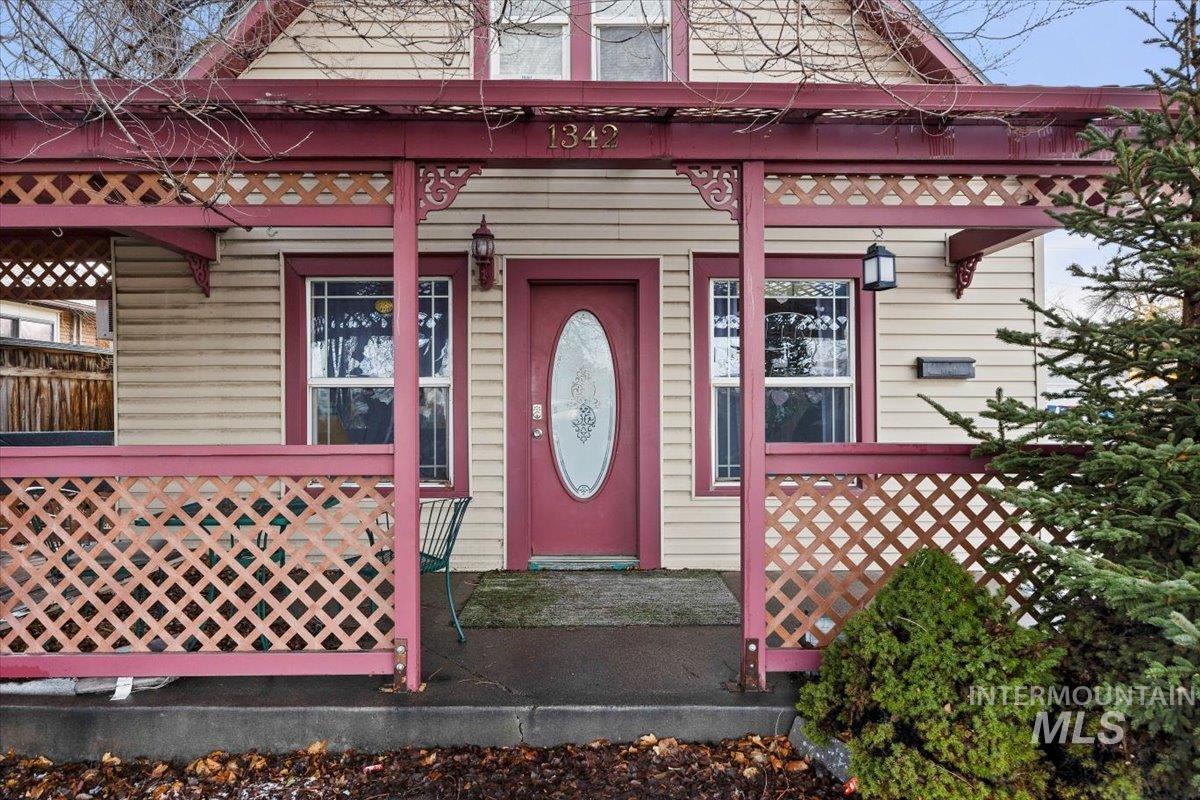 1342 E Addison Avenue Property Photo 3