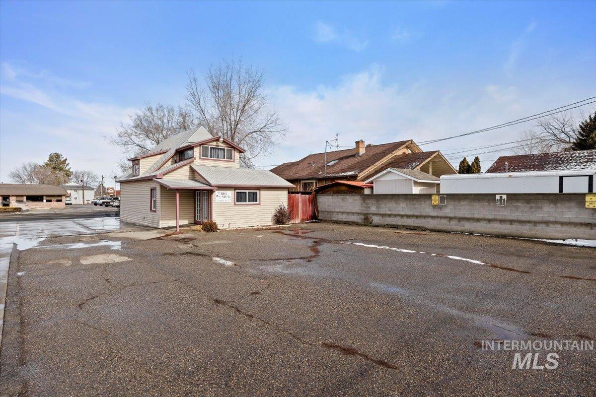 1342 E Addison Avenue Property Photo 6