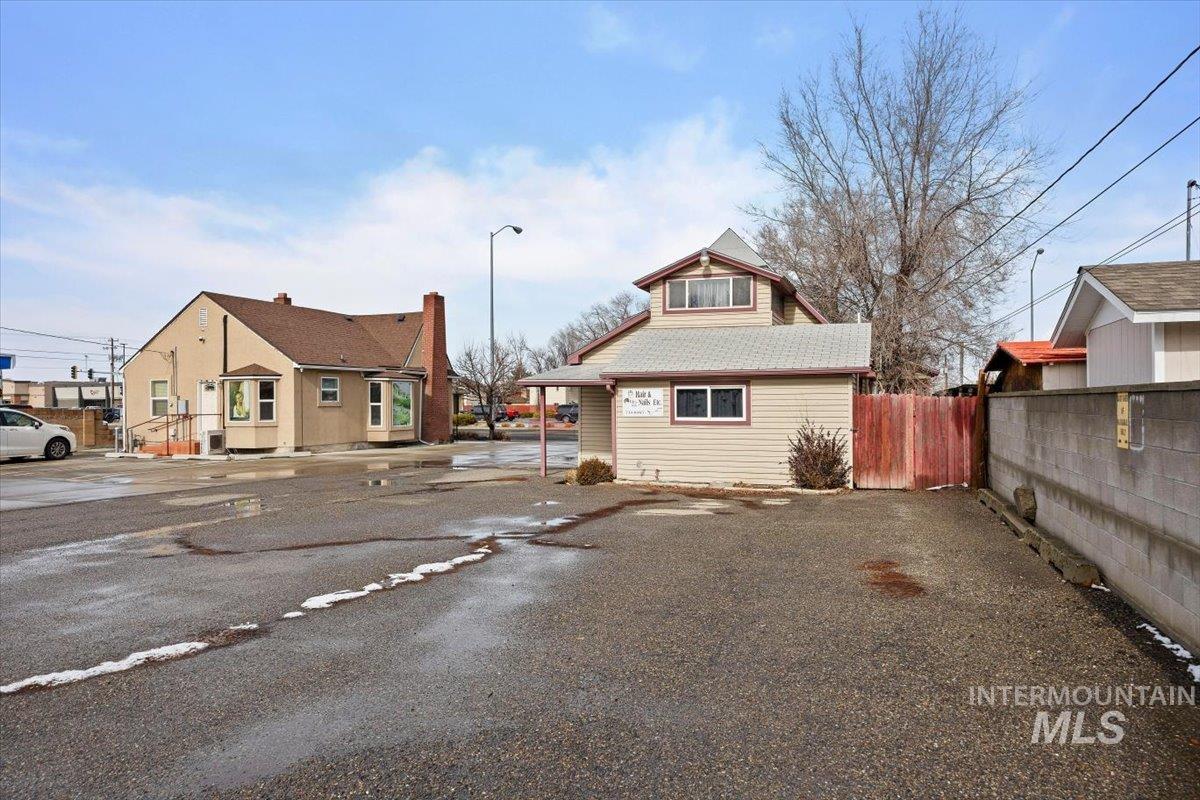 1342 E Addison Avenue Property Photo 7