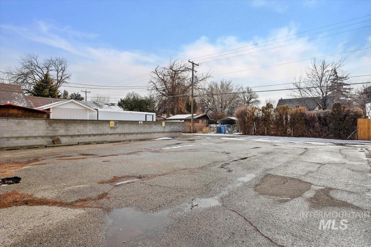 1342 E Addison Avenue Property Photo 8