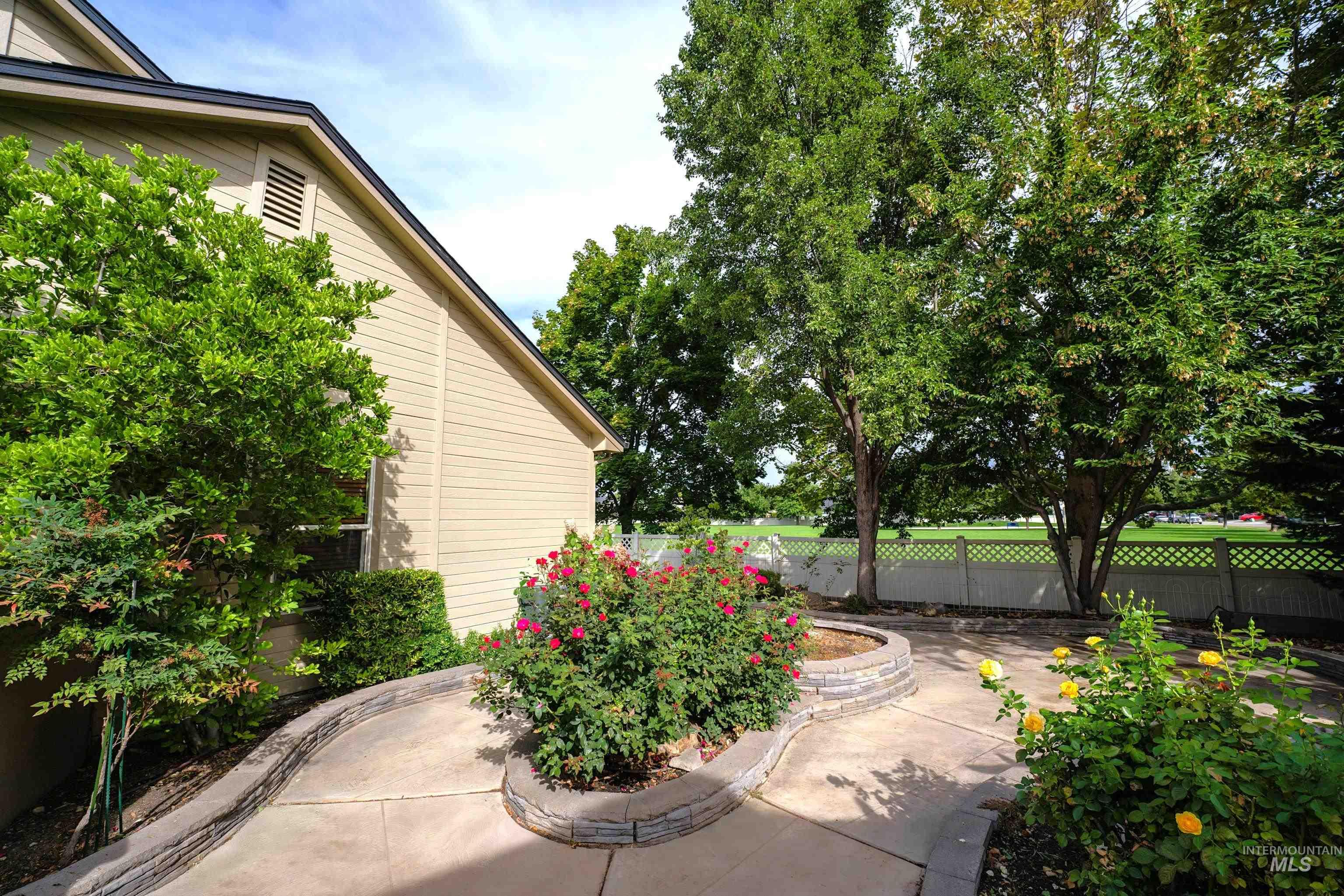 2596 E Summer Dawn St Property Photo 18