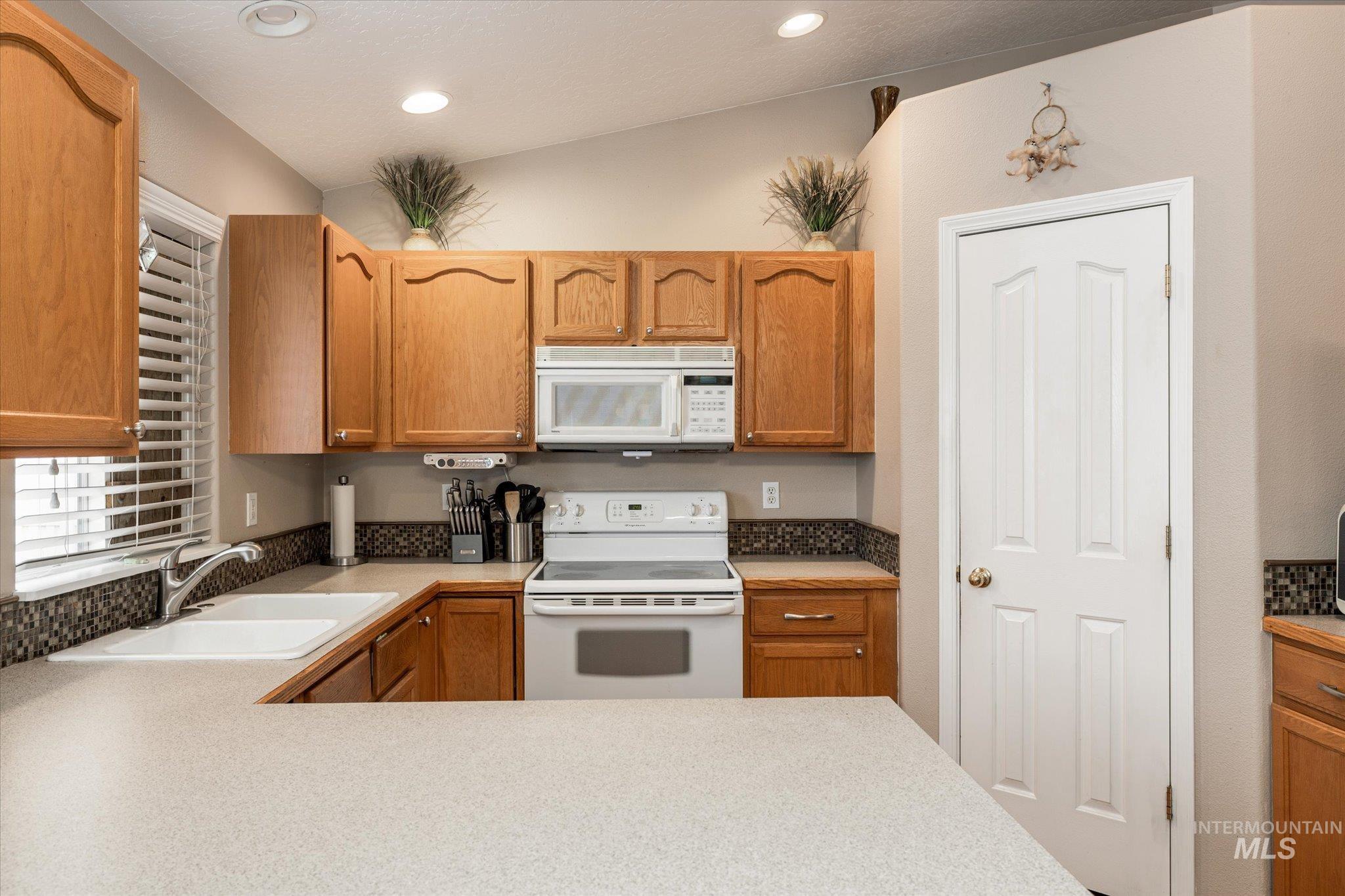 904 Muirfield Ln Property Photo 18