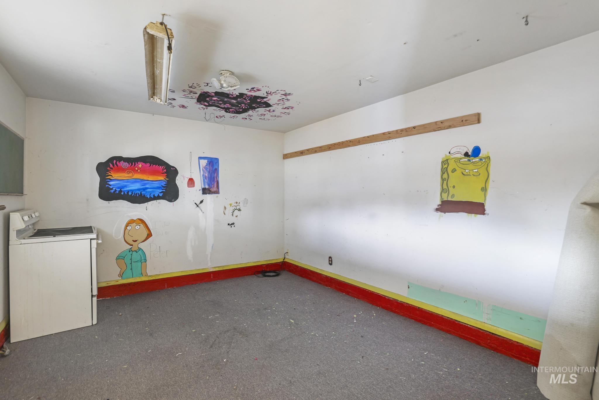 905 Main St S Property Photo 12