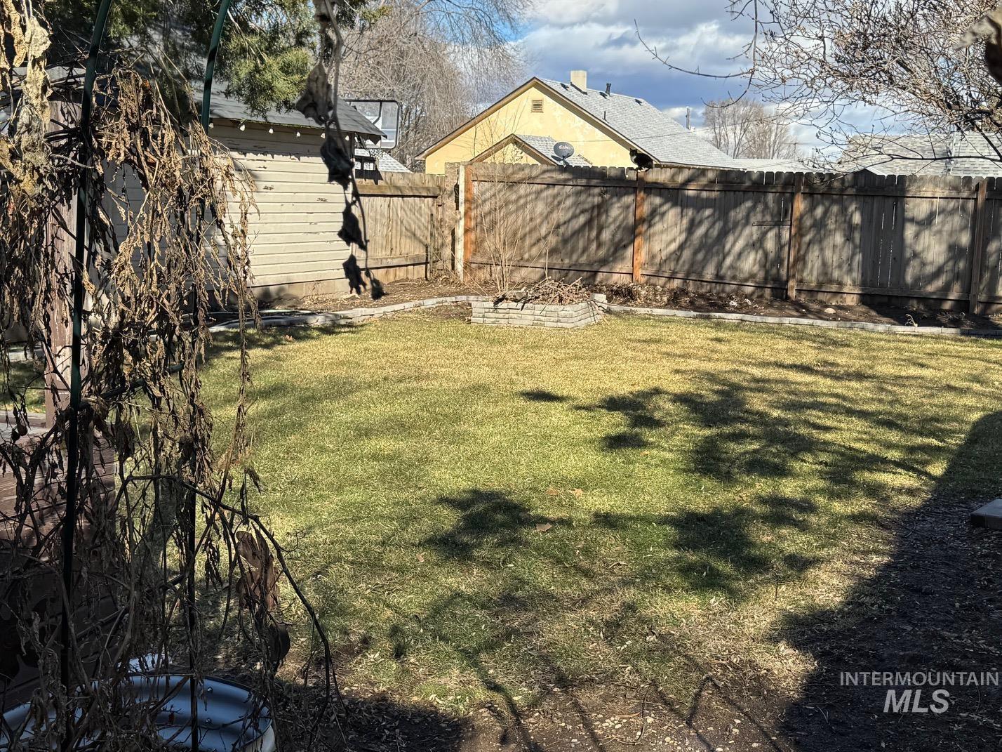 1911 Blaine St Property Photo 4