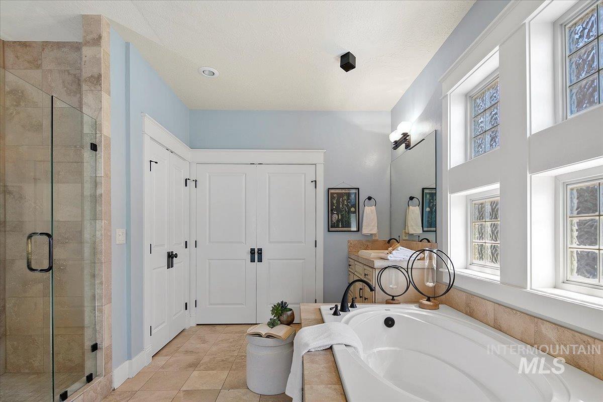 5466 N Quail Summit Place Property Photo 14