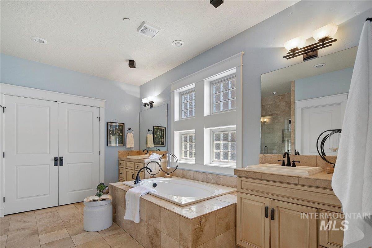 5466 N Quail Summit Place Property Photo 15