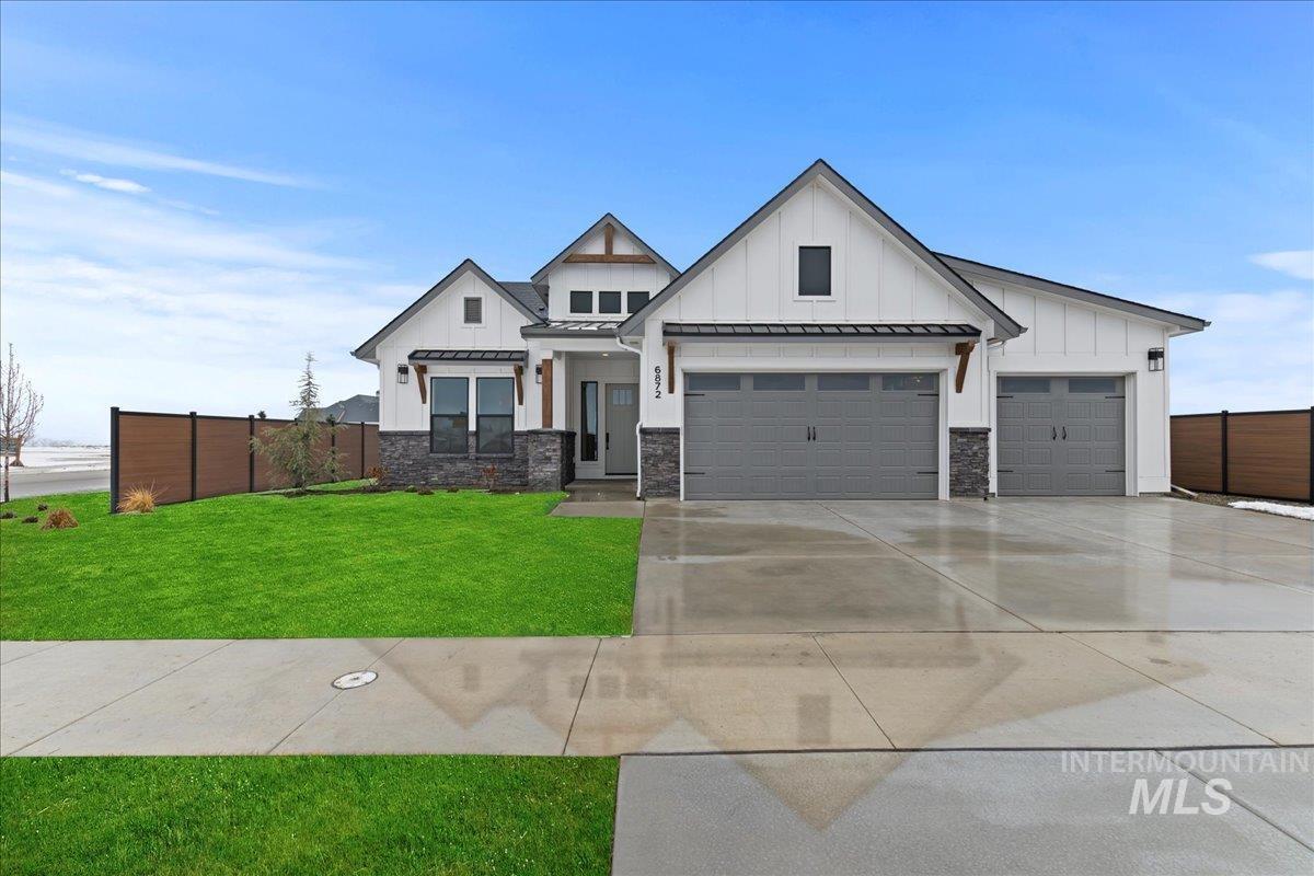 6872 N Valley Breeze Avenue Property Photo 3