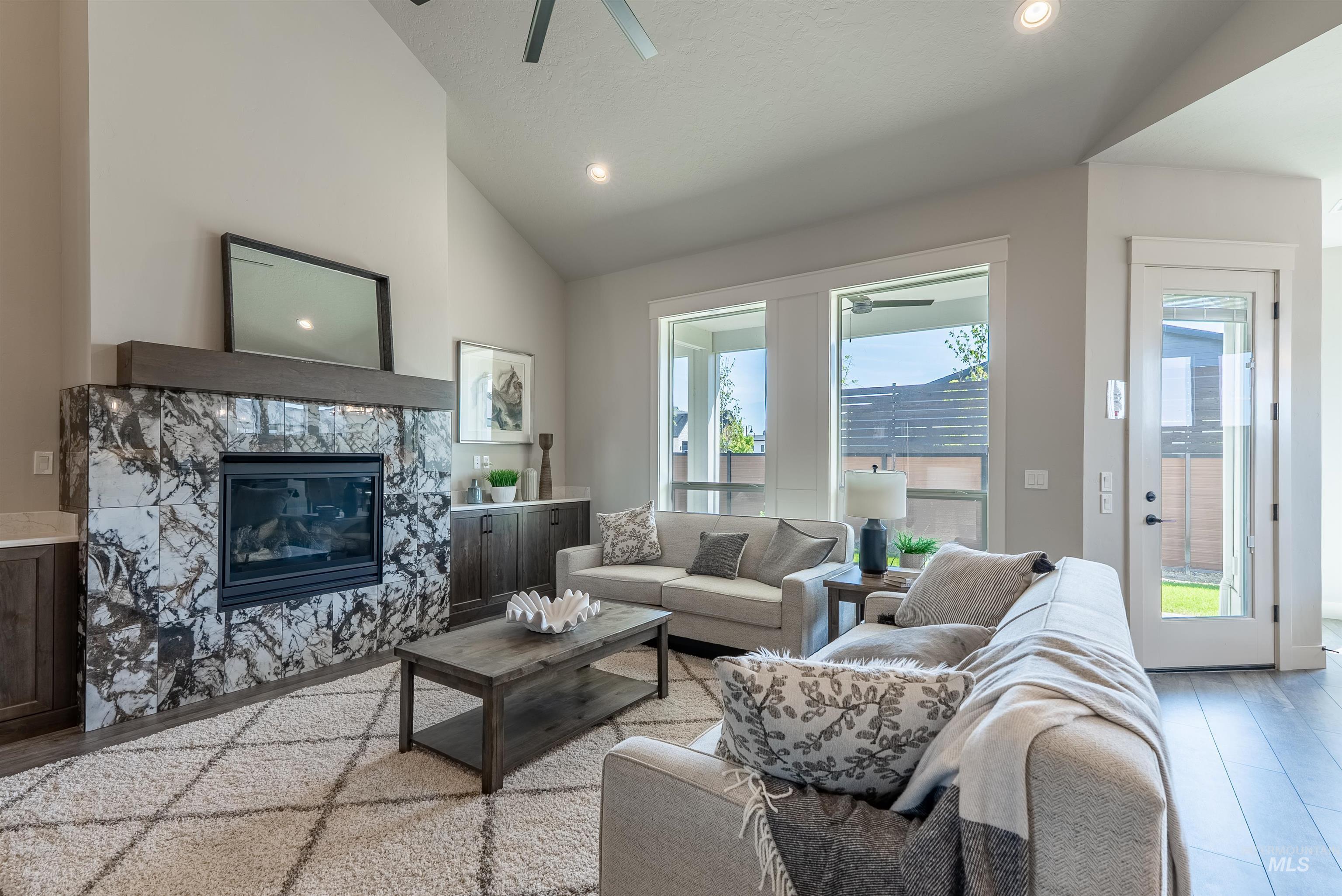 6872 N Valley Breeze Avenue Property Photo 8