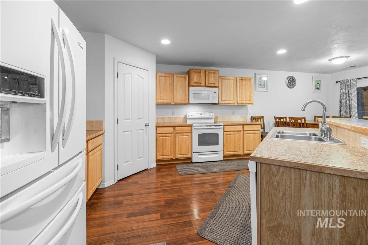 4456 N Weston Ave Property Photo 2