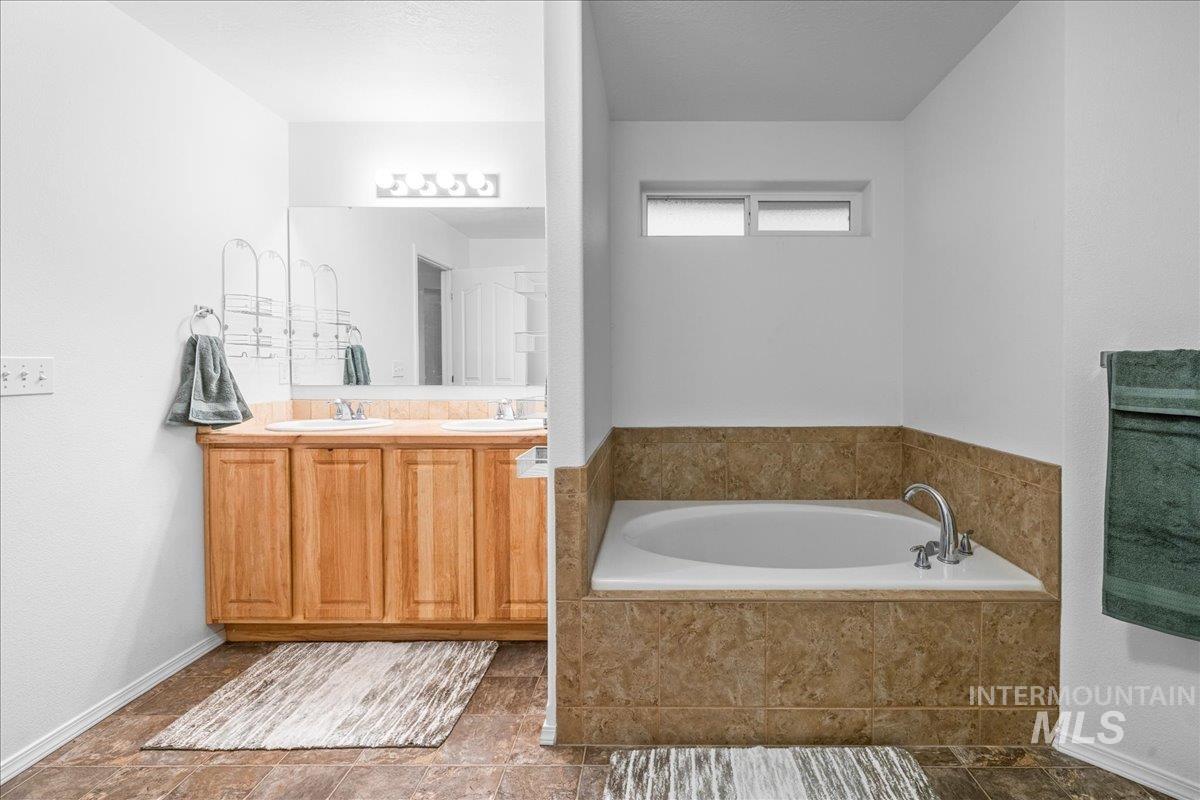 4456 N Weston Ave Property Photo 6