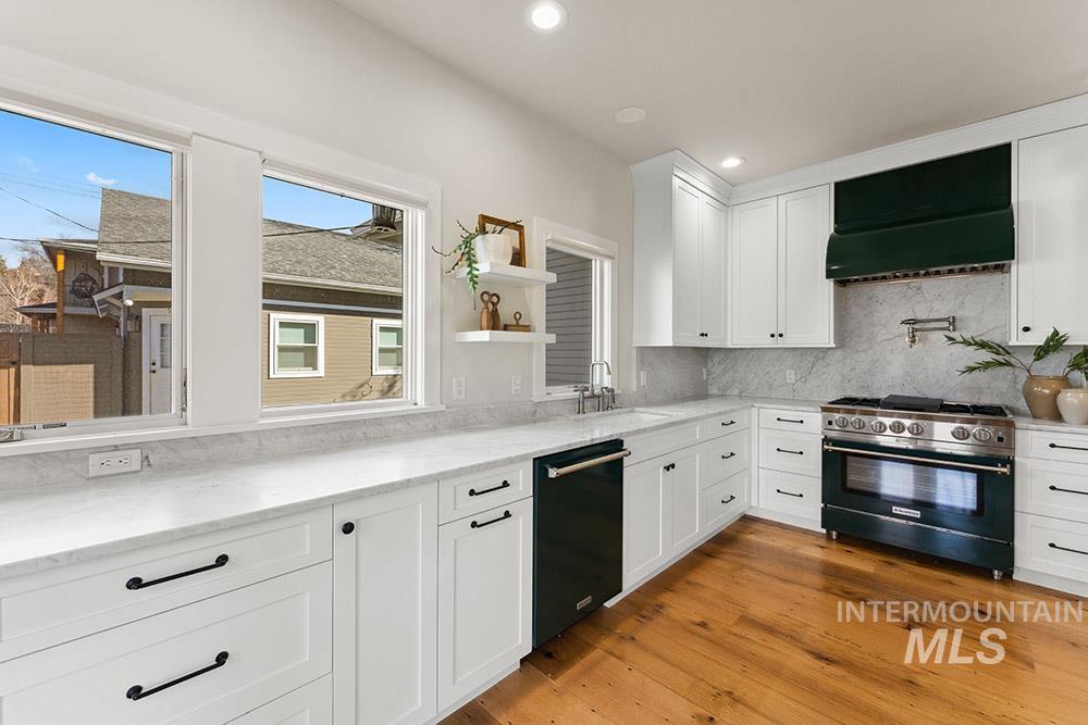 1002 E Washington St Property Photo 12