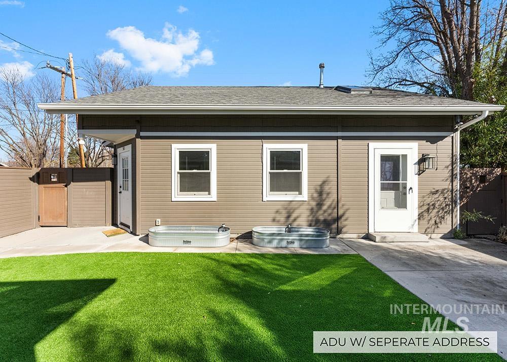 1002 E Washington St Property Photo 22