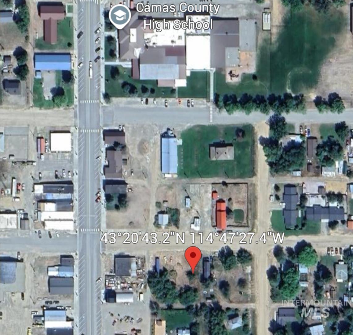 120 Willow Ave E Property Photo 3