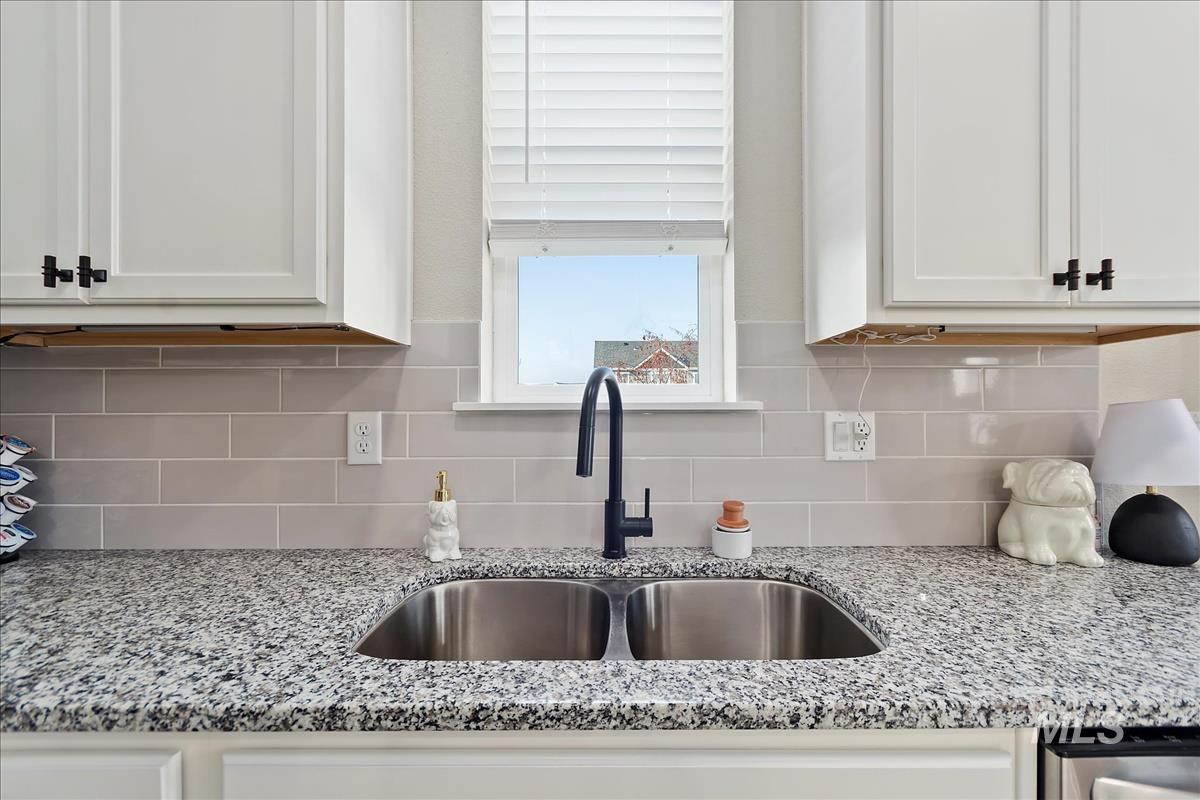 5938 S Jessenia Ln Property Photo 10