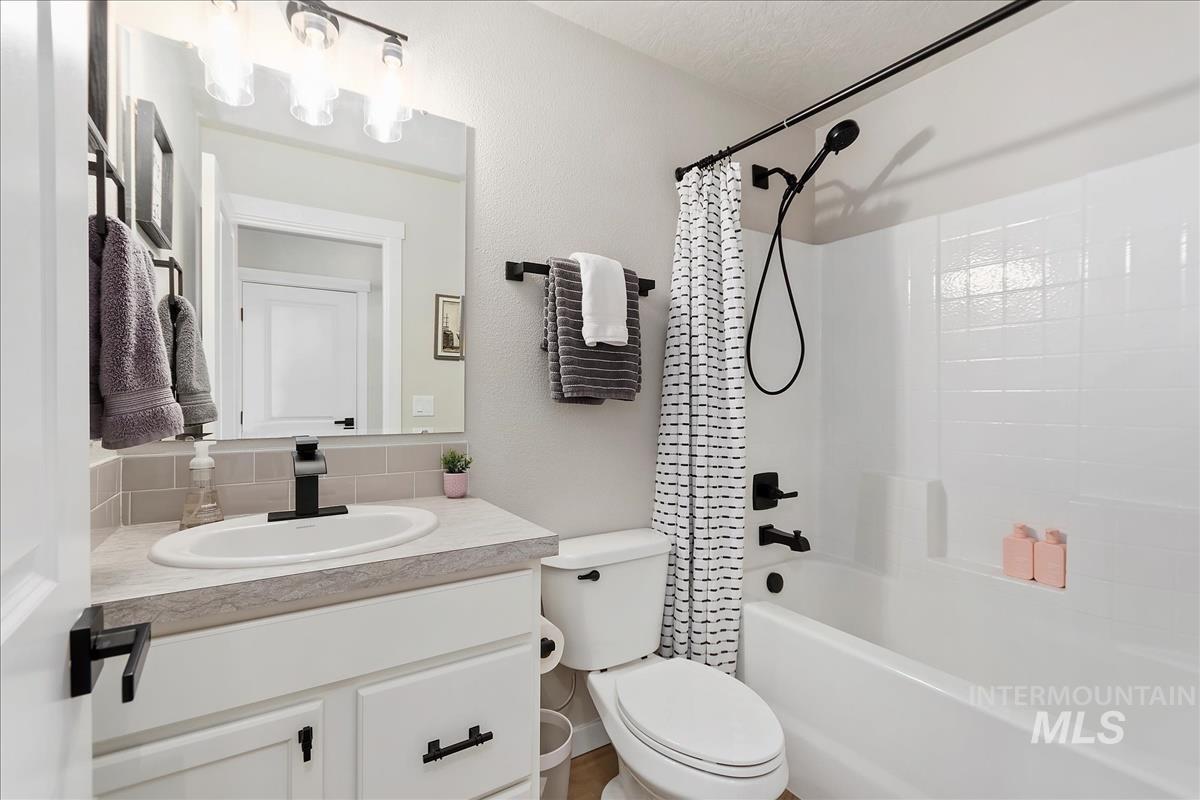 5938 S Jessenia Ln Property Photo 23