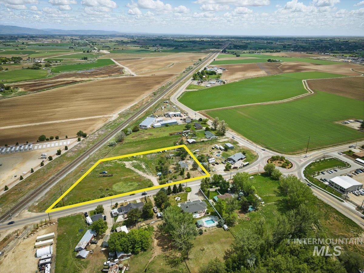 2124 S Happy Valley Road Property Photo 4