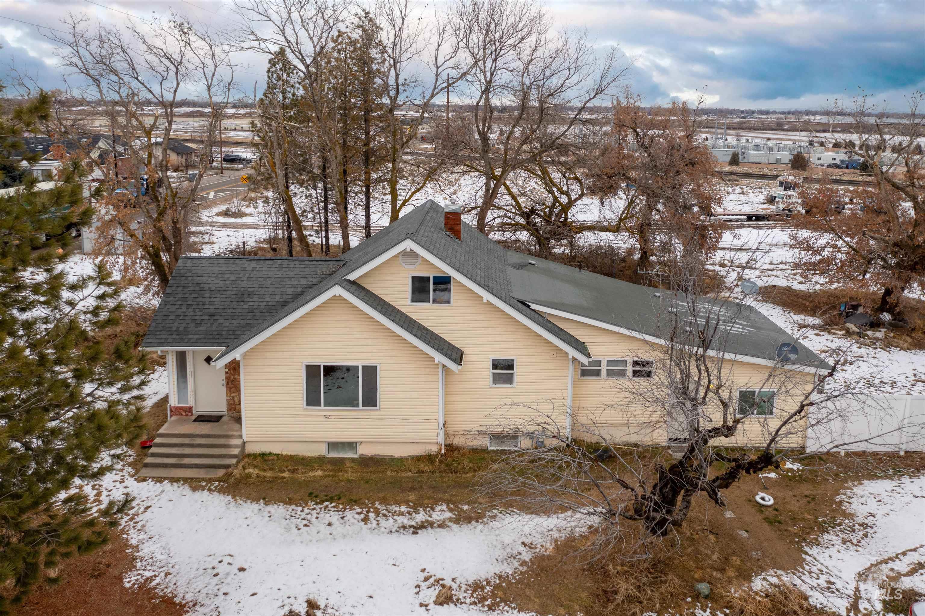 2124 S Happy Valley Road Property Photo 6