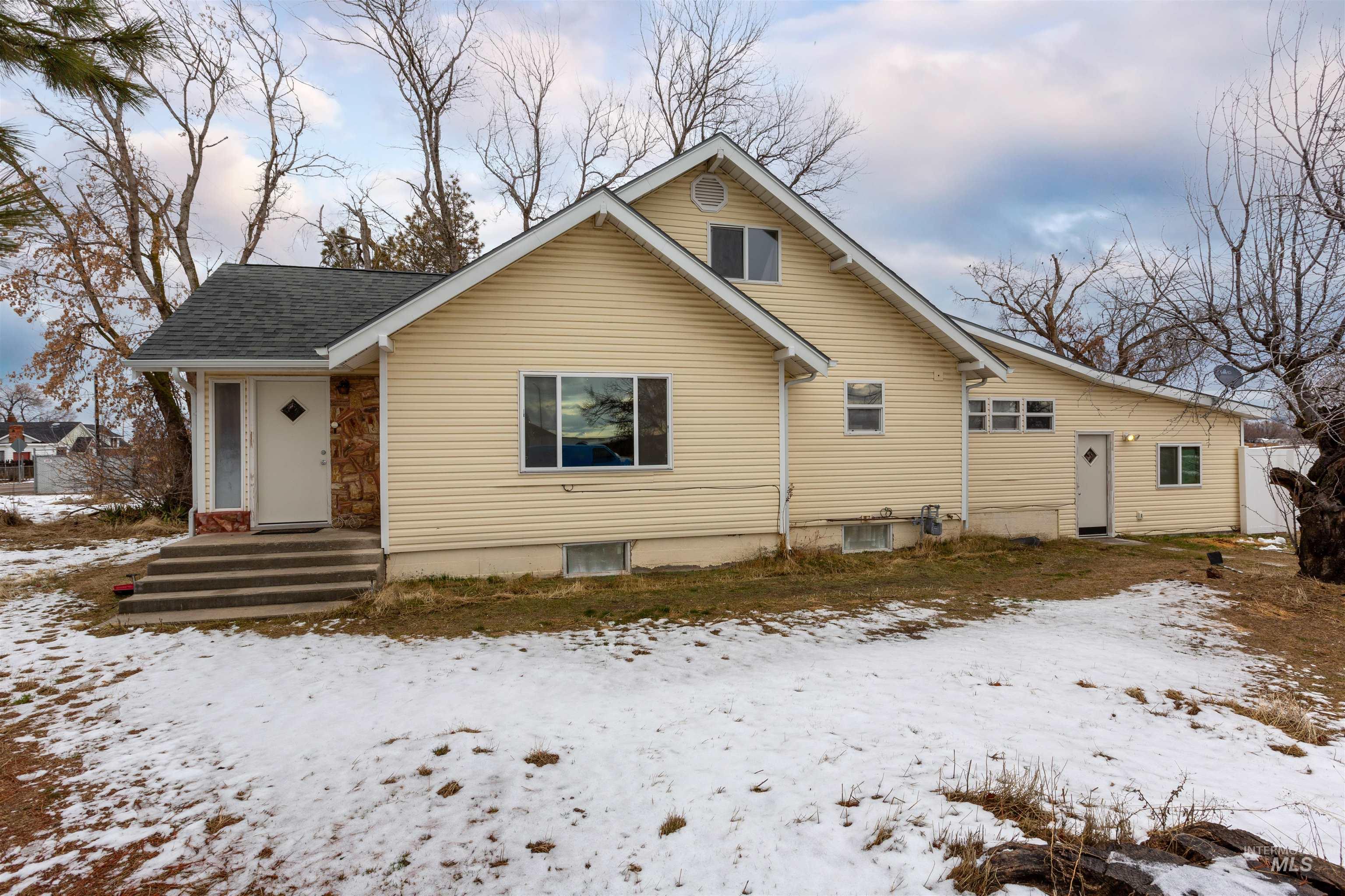2124 S Happy Valley Road Property Photo 1