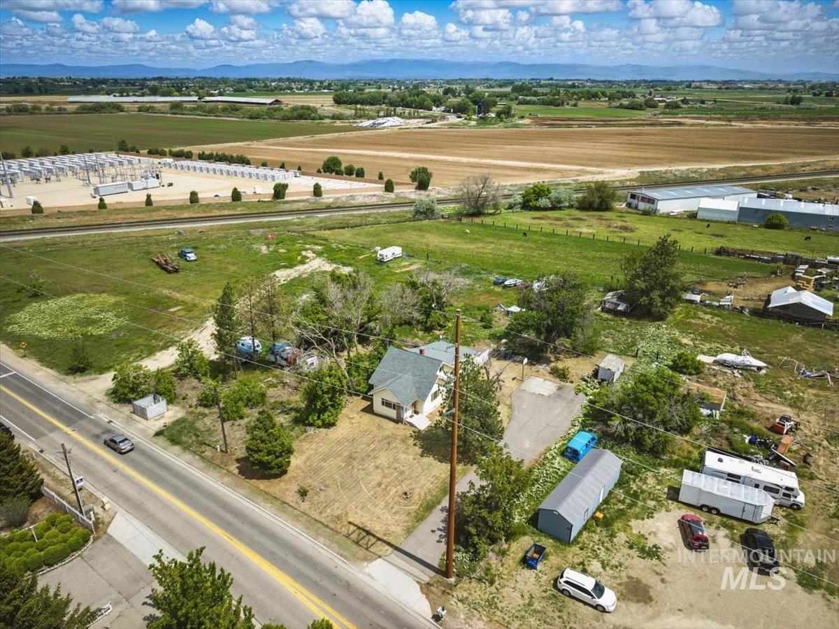 2124 S Happy Valley Road Property Photo 4