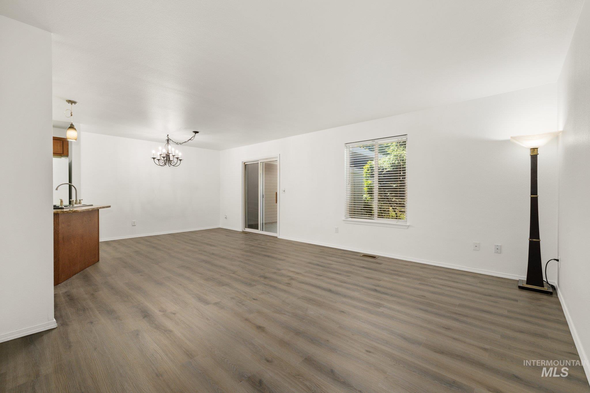 5609 S Caper Pl Property Photo 2