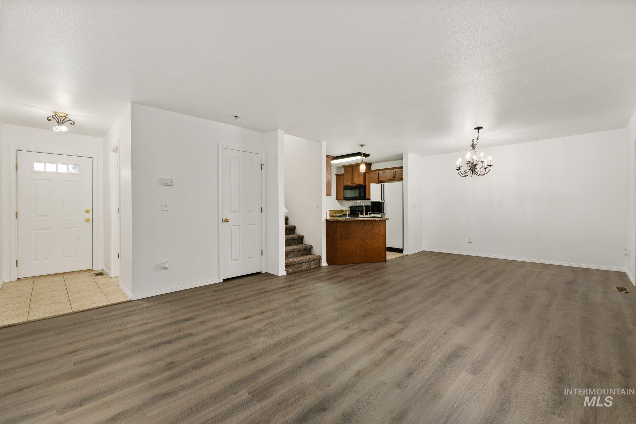 5609 S Caper Pl Property Photo 3