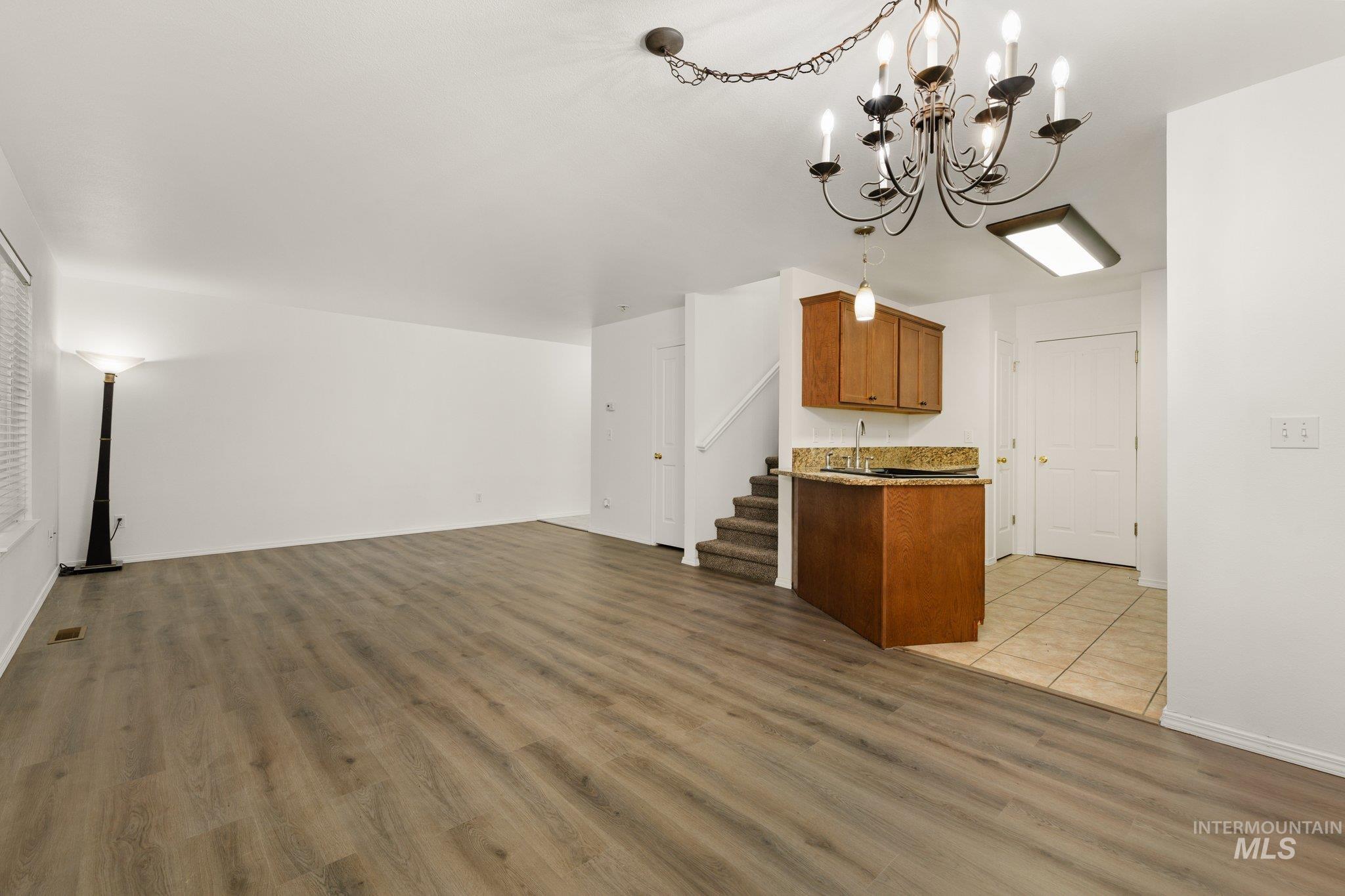 5609 S Caper Pl Property Photo 4